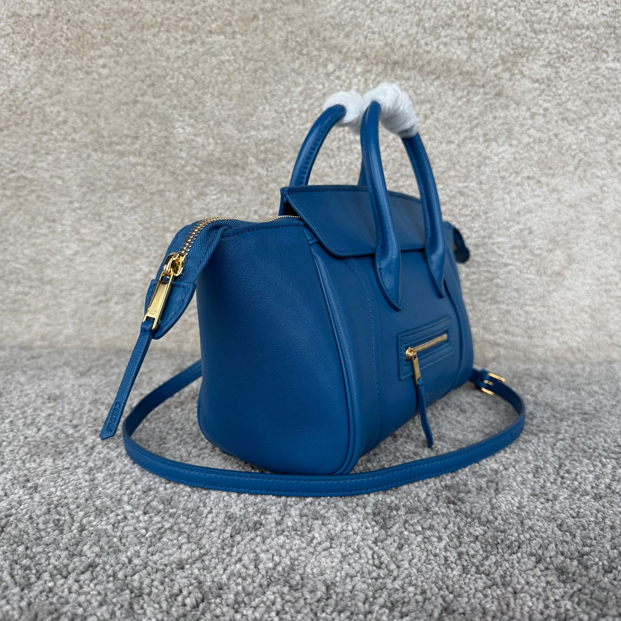 高品质原厂NEW LUGGAGE小号手袋38.5X11.5X16.5厘米)羊皮革牛剖层革衬里金色饰面手提