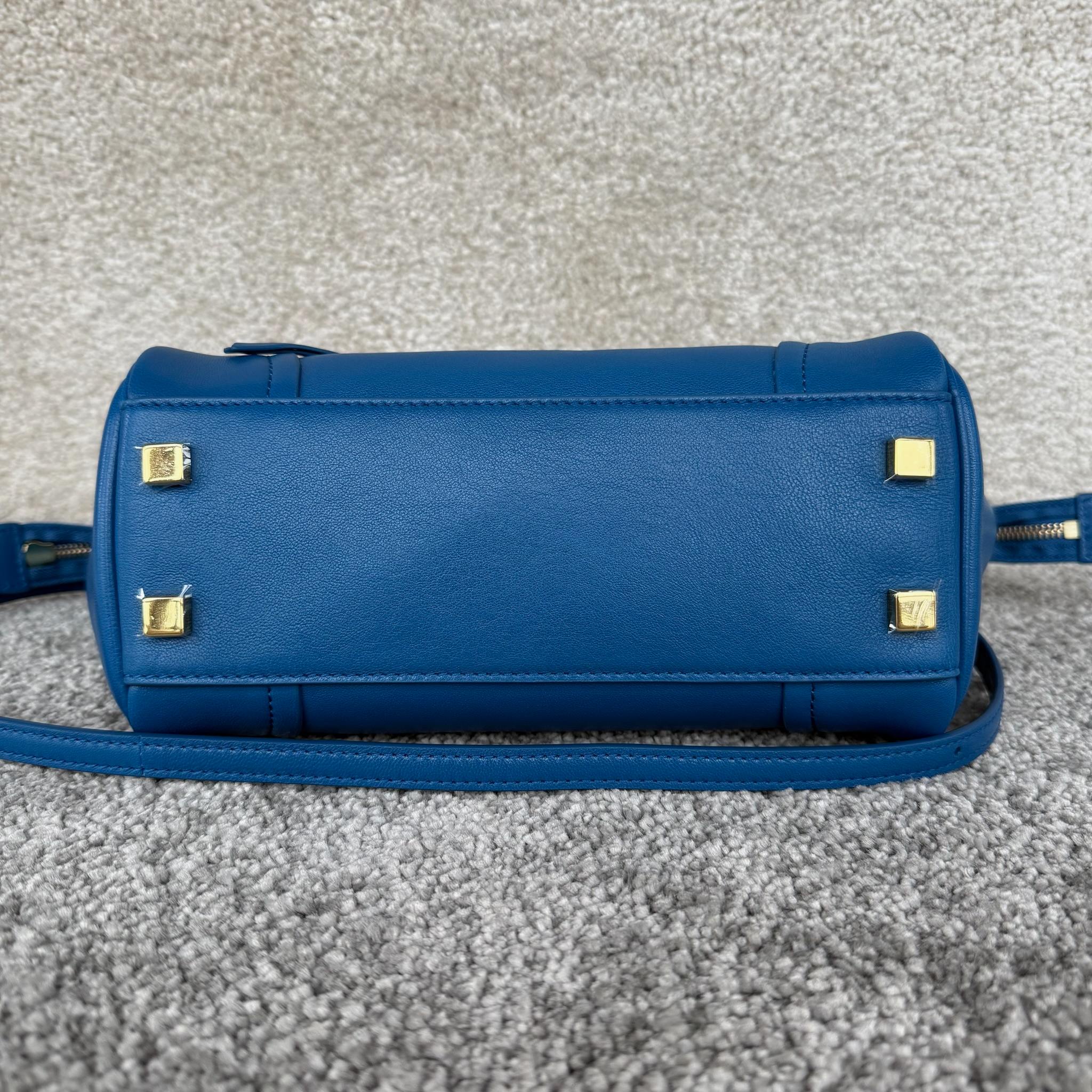 高品质原厂NEW LUGGAGE小号手袋38.5X11.5X16.5厘米)羊皮革牛剖层革衬里金色饰面手提