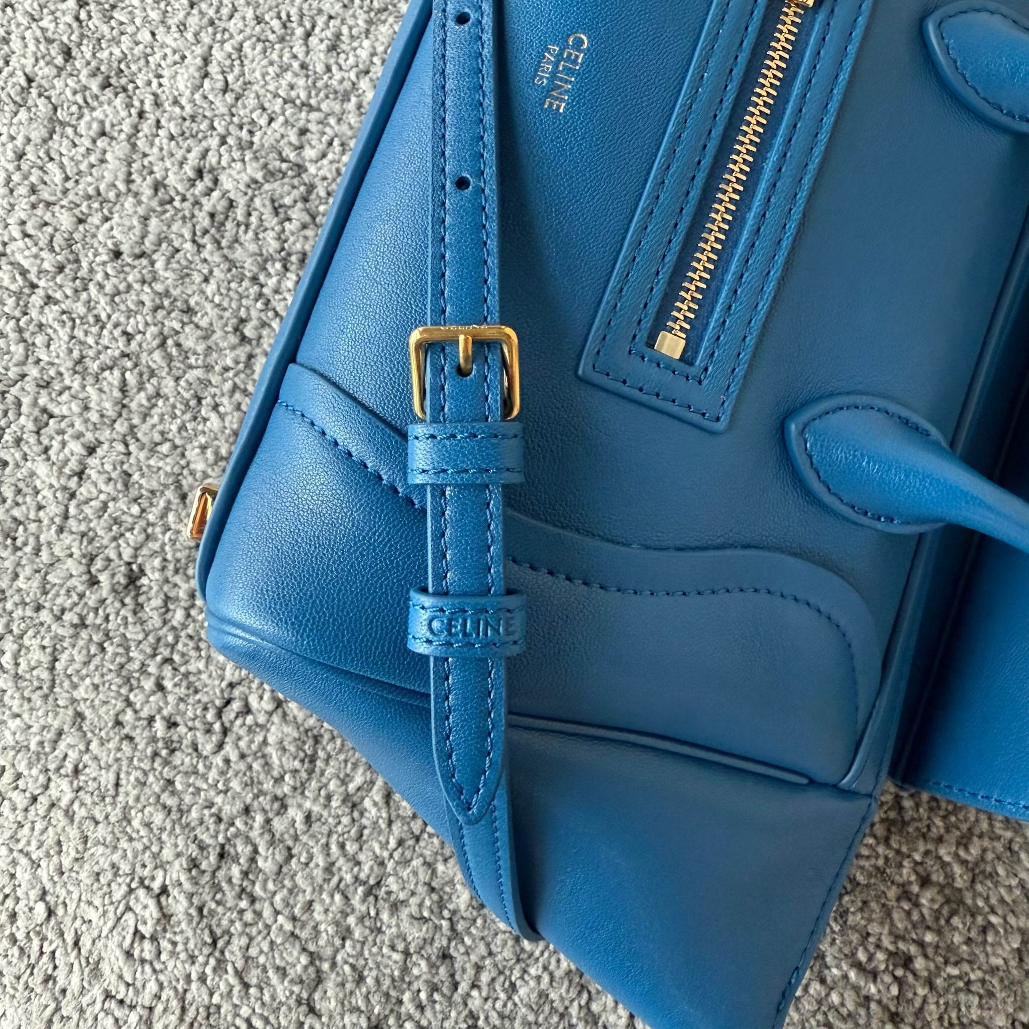 高品质原厂NEW LUGGAGE小号手袋38.5X11.5X16.5厘米)羊皮革牛剖层革衬里金色饰面手提