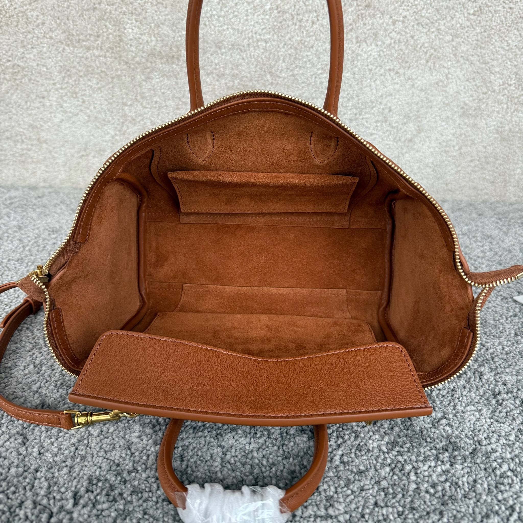 高品质原厂NEW LUGGAGE小号手袋38.5X11.5X16.5厘米)羊皮革牛剖层革衬里金色饰面手提