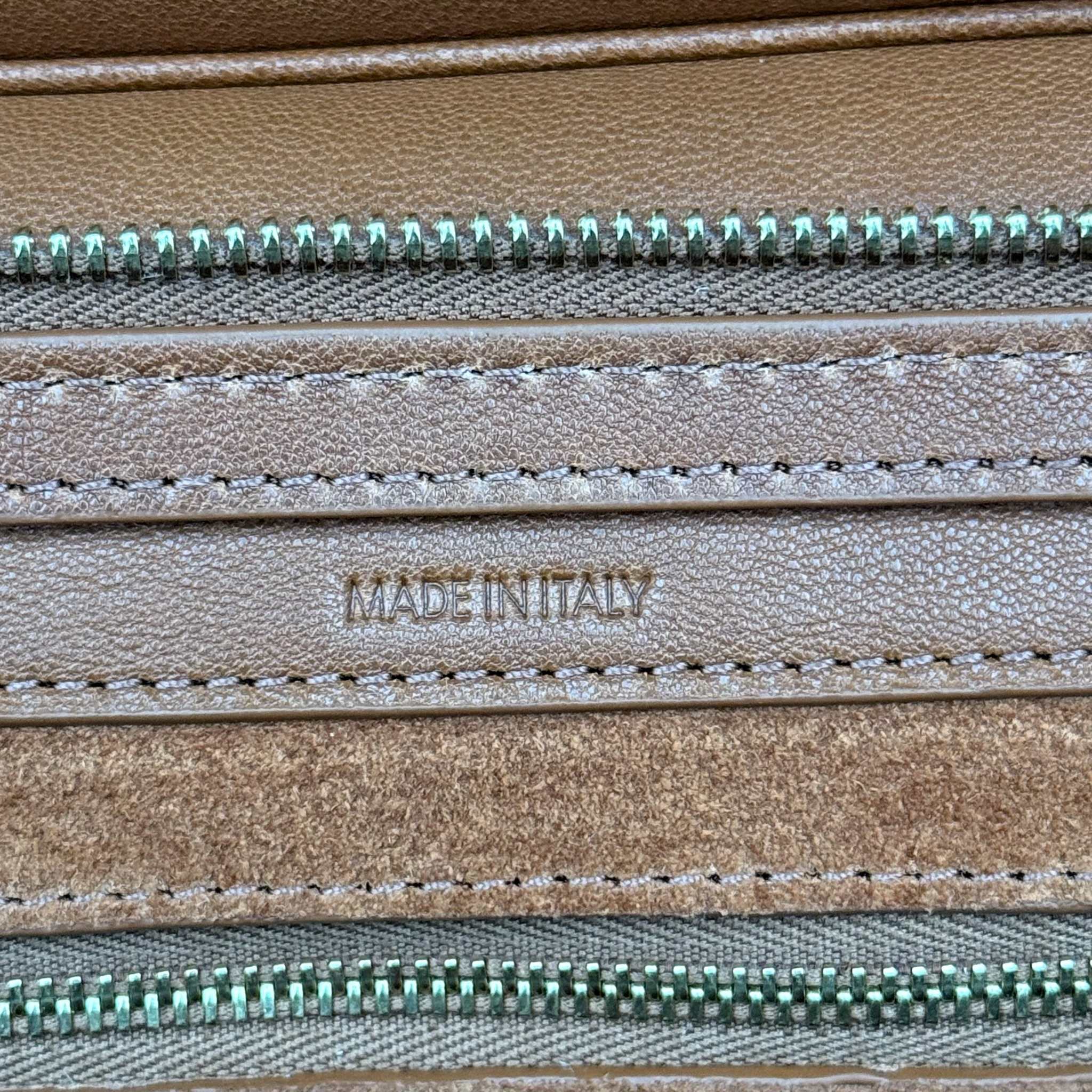 高品质原厂NEW LUGGAGE小号手袋38.5X11.5X16.5厘米)羊皮革牛剖层革衬里金色饰面手提