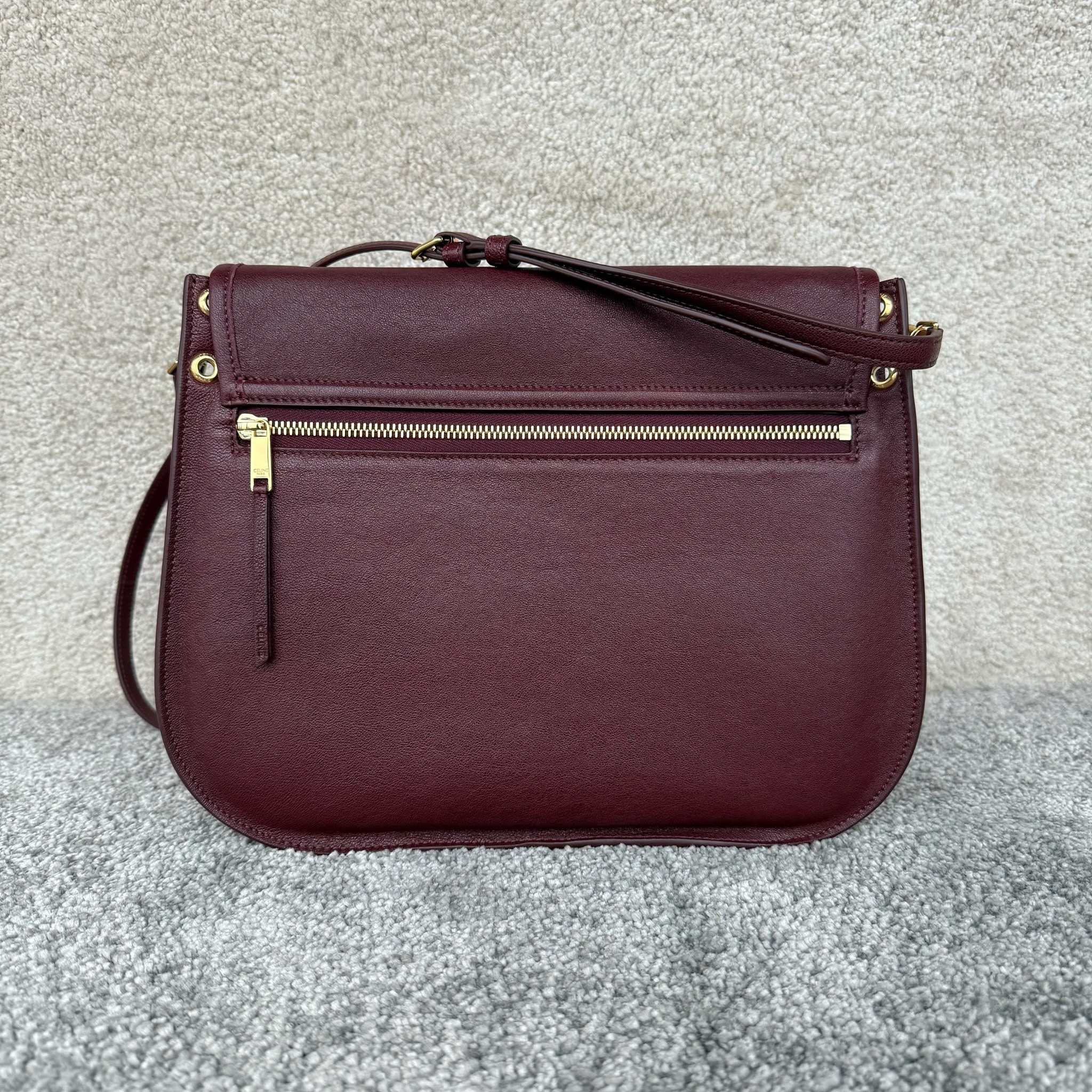 SOFT TRIOMPHE BESACE手袋(32X2X26厘米)羊皮革牛剖层革衬里金色饰面肩背，斜挎T