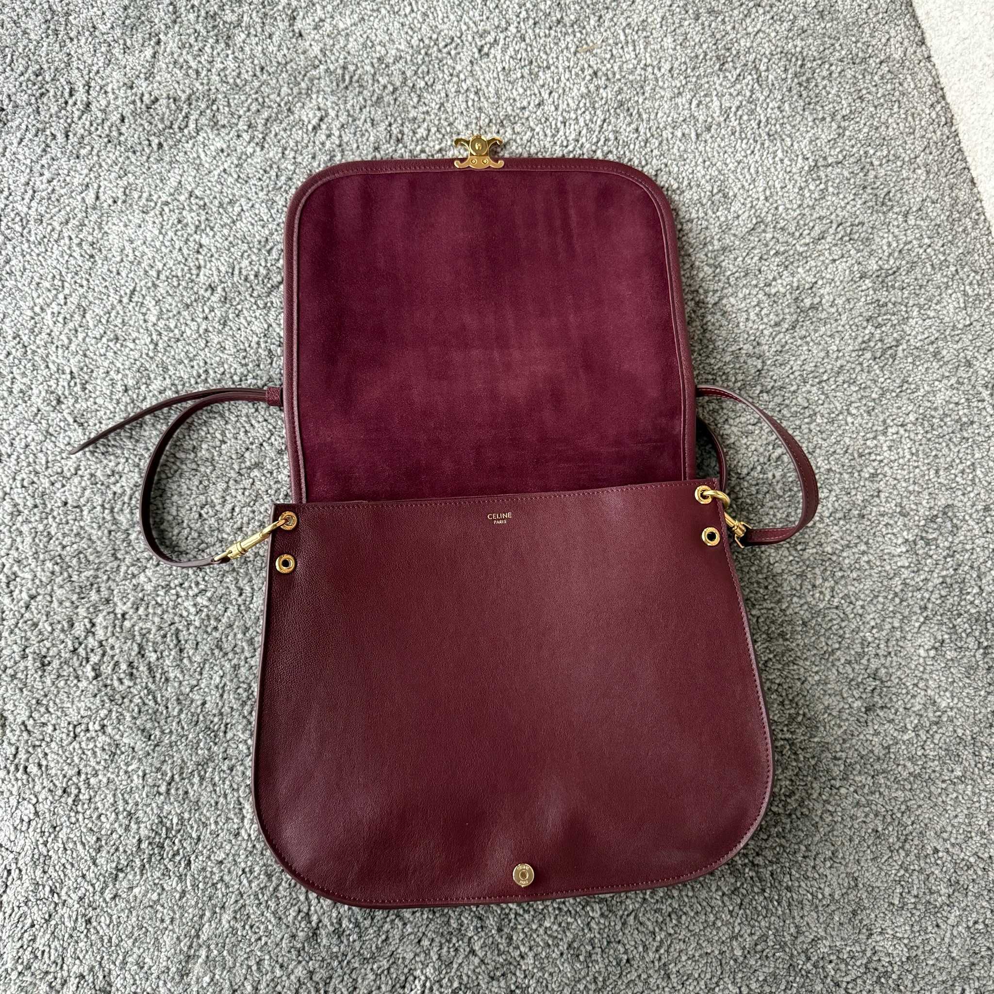 SOFT TRIOMPHE BESACE手袋(32X2X26厘米)羊皮革牛剖层革衬里金色饰面肩背，斜挎T