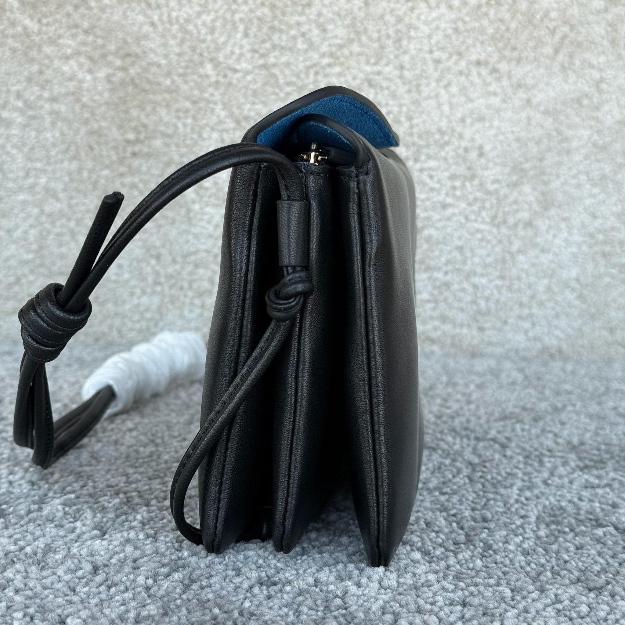 TRIO FLAP手袋迷你手袋，本款型可装下PLUS等较大的智能手机机型 22X14X4厘米)羊皮革牛剖