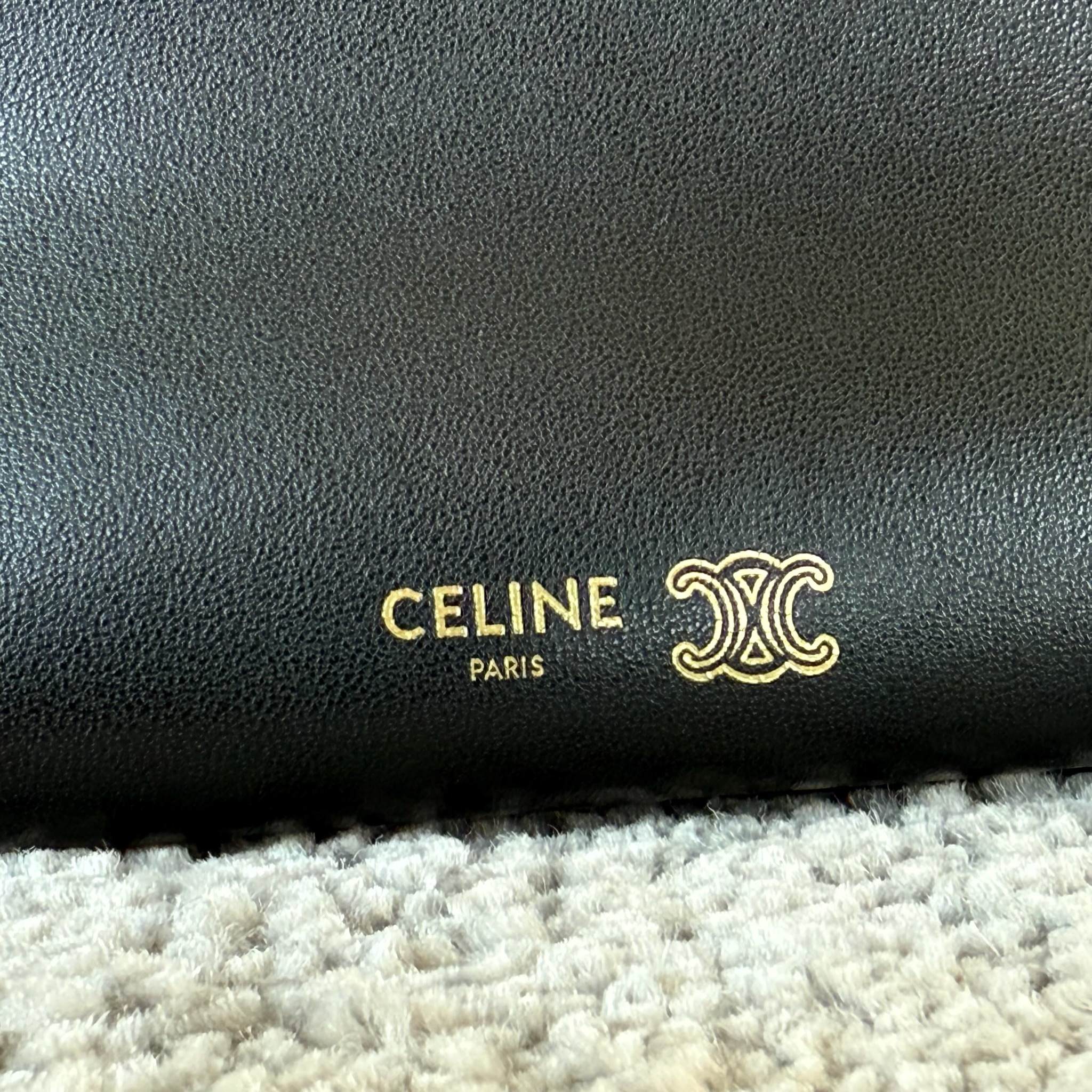 TRIO FLAP手袋迷你手袋，本款型可装下PLUS等较大的智能手机机型 22X14X4厘米)羊皮革牛剖