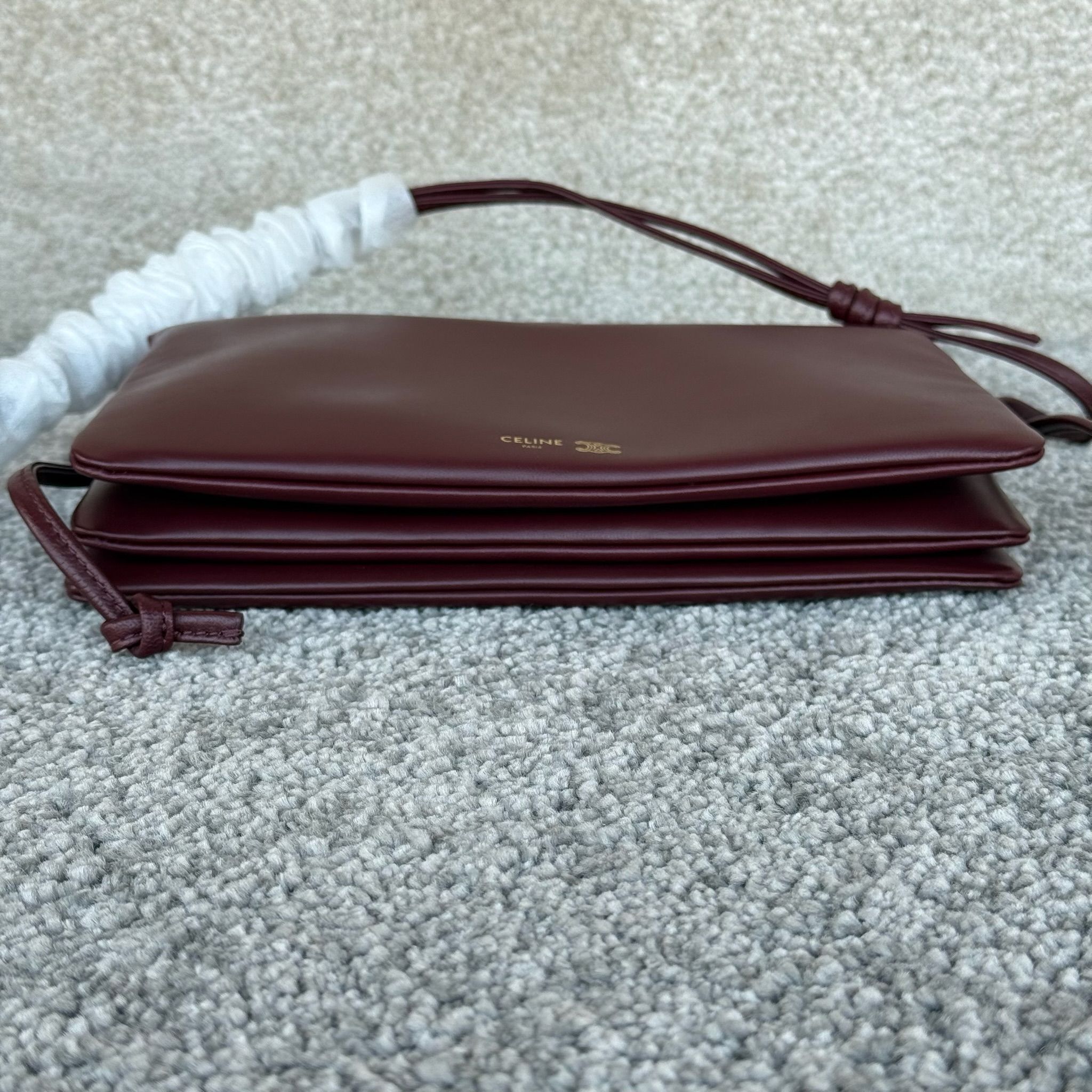 TRIO FLAP手袋迷你手袋，本款型可装下PLUS等较大的智能手机机型 22X14X4厘米)羊皮革牛剖