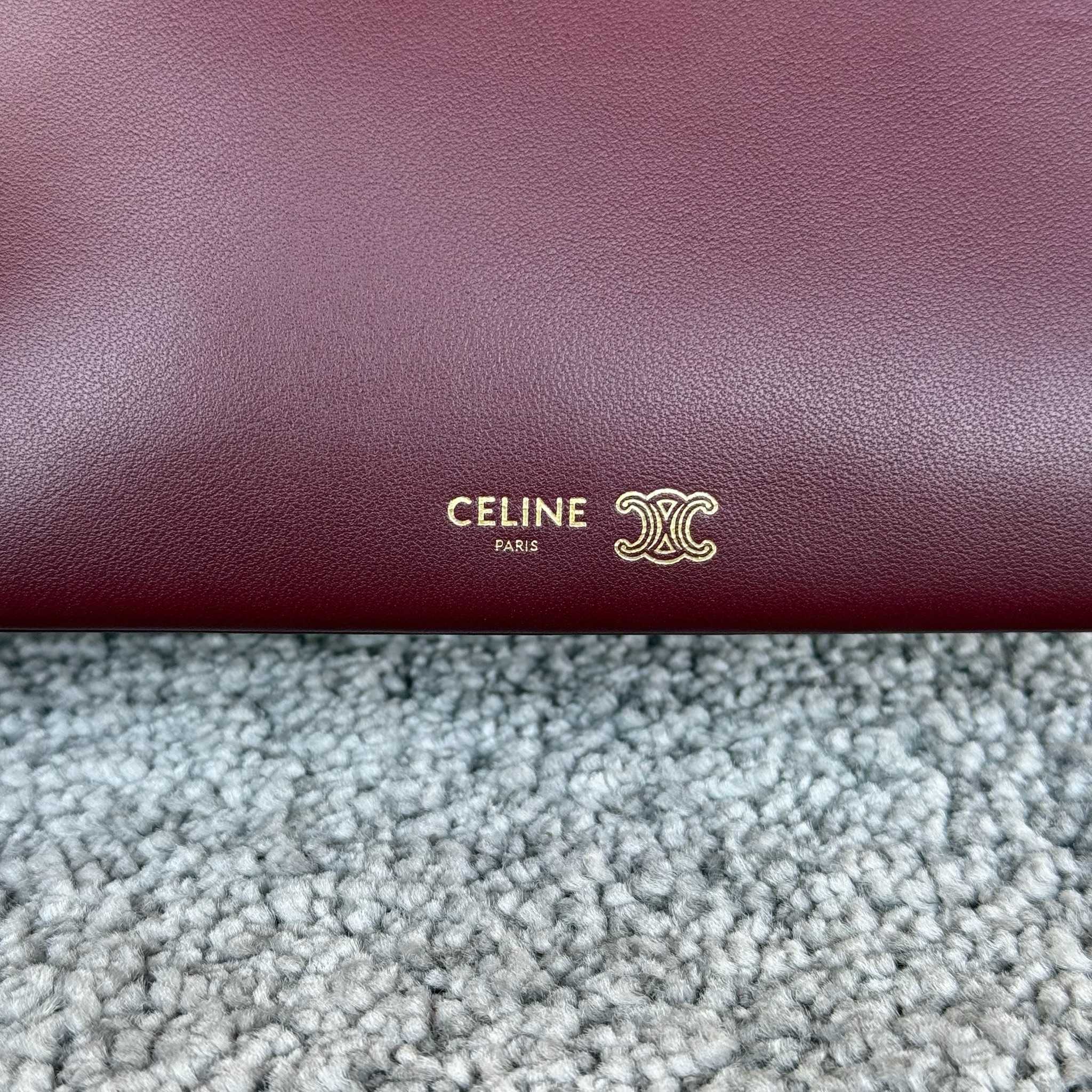 TRIO FLAP手袋迷你手袋，本款型可装下PLUS等较大的智能手机机型 22X14X4厘米)羊皮革牛剖