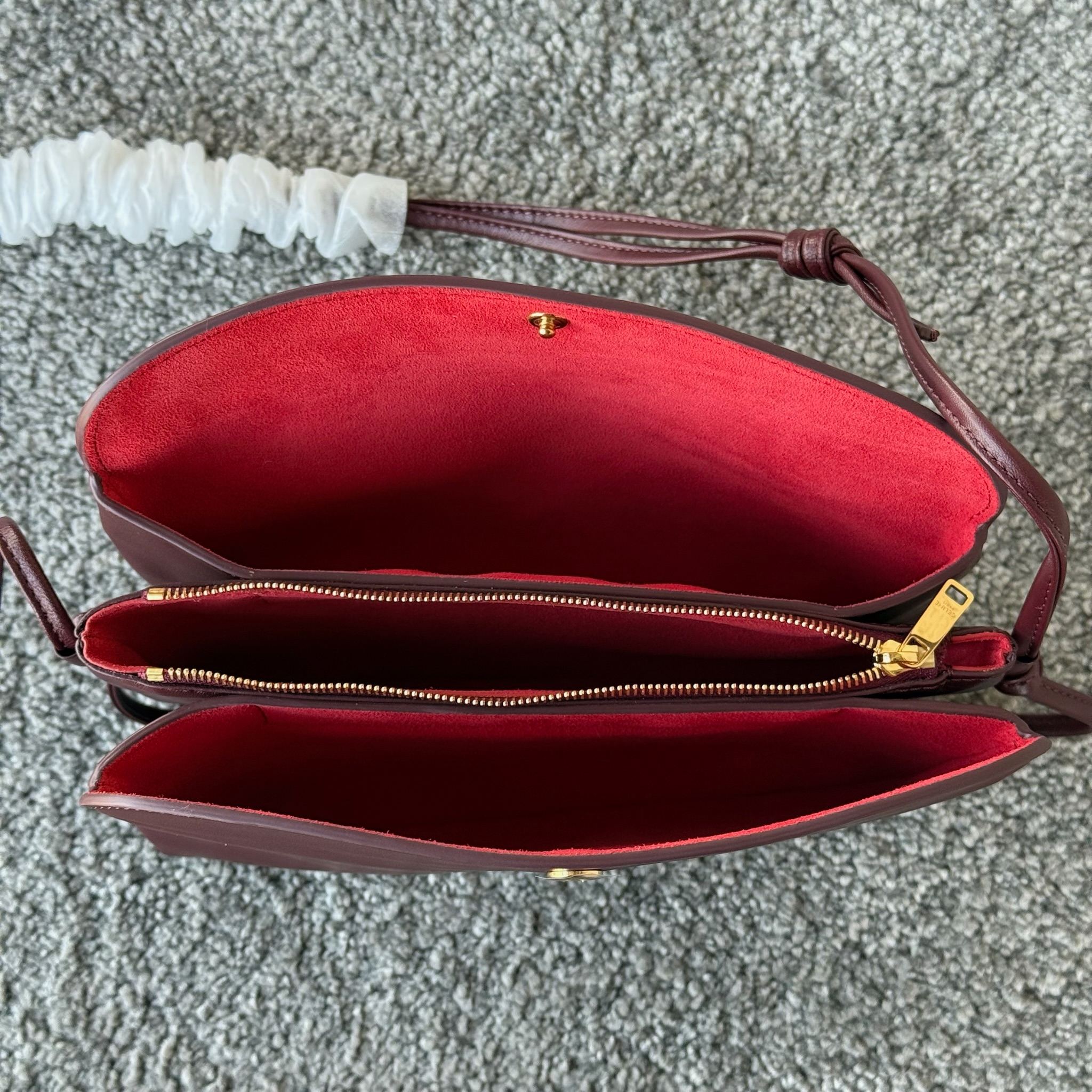 TRIO FLAP手袋迷你手袋，本款型可装下PLUS等较大的智能手机机型 22X14X4厘米)羊皮革牛剖