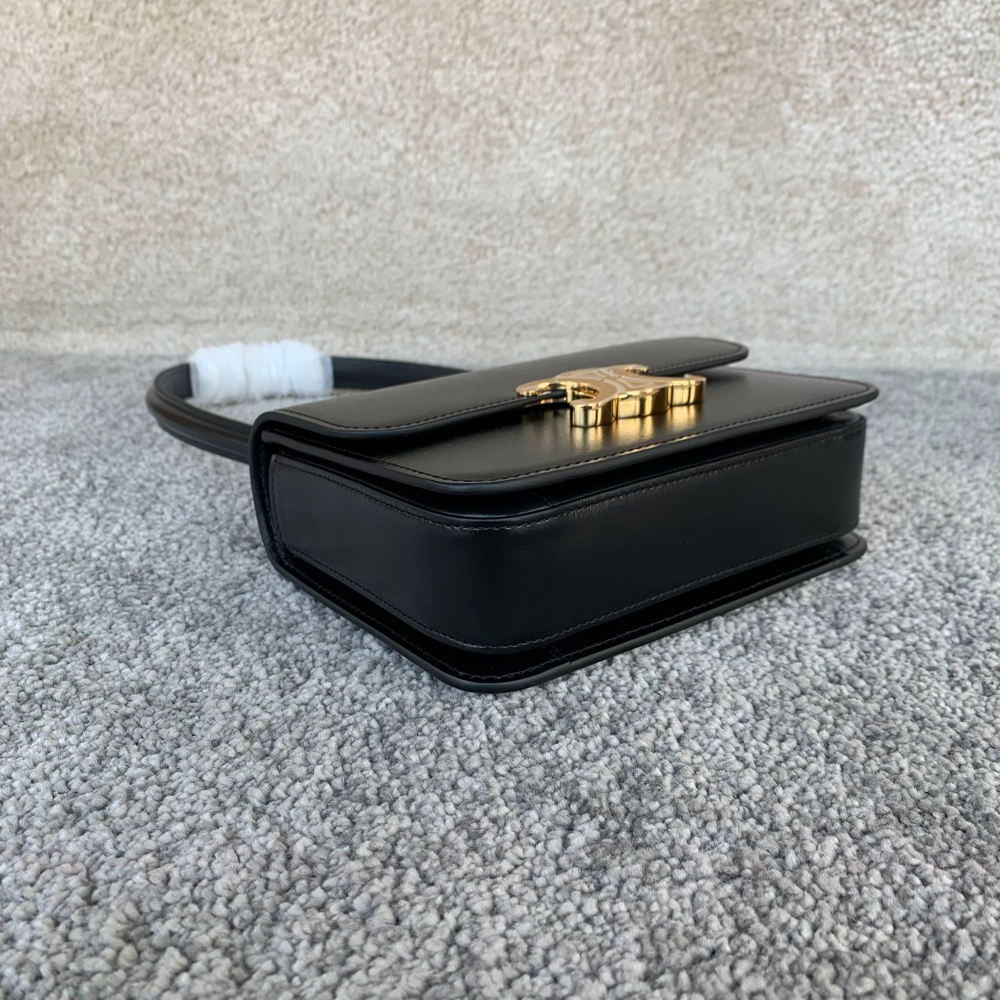 TEEN GARANCE牛皮革手袋18.5 X 13X6厘米 牛皮革羊皮革衬里肩背和手提TRIOMPHE