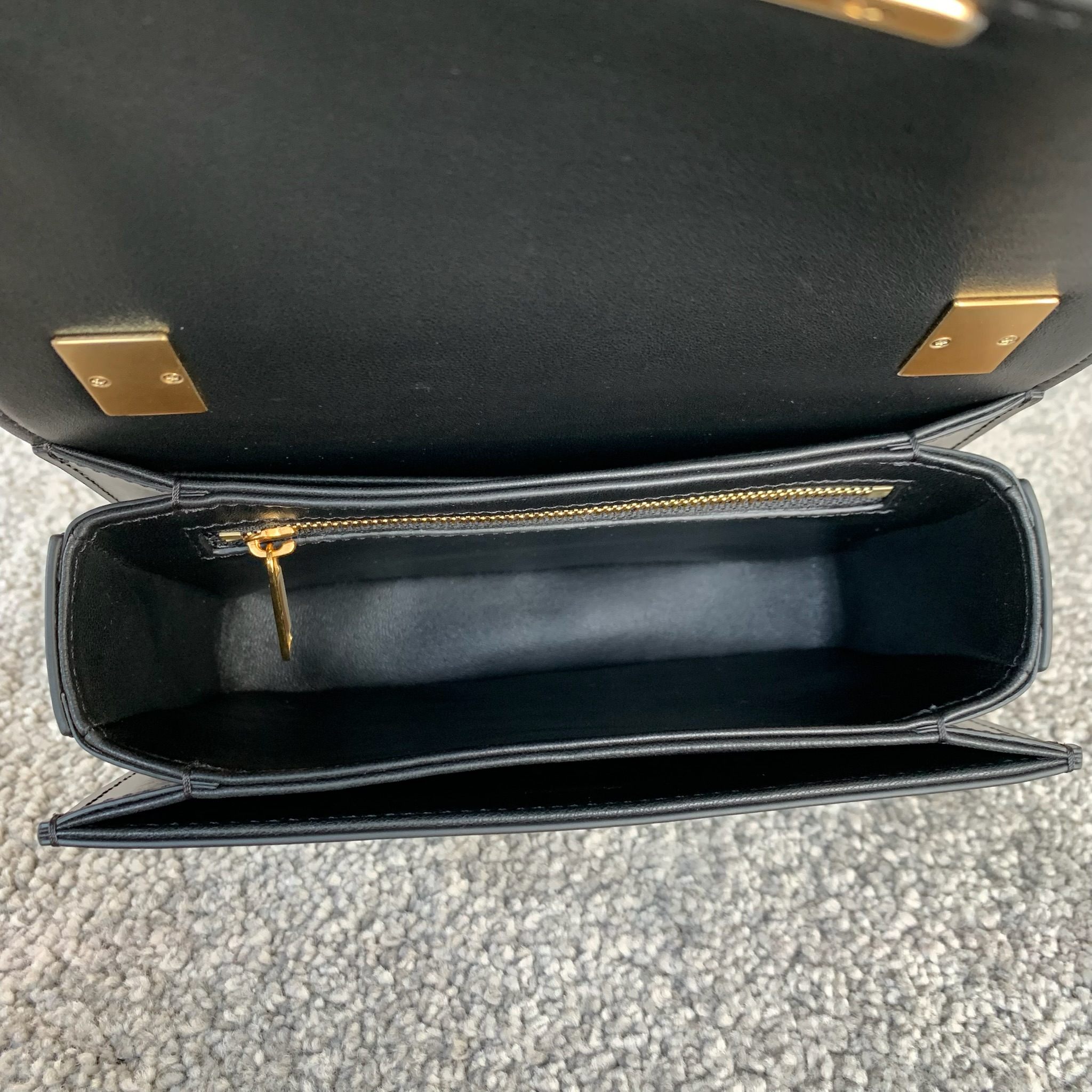 TEEN GARANCE牛皮革手袋18.5 X 13X6厘米 牛皮革羊皮革衬里肩背和手提TRIOMPHE