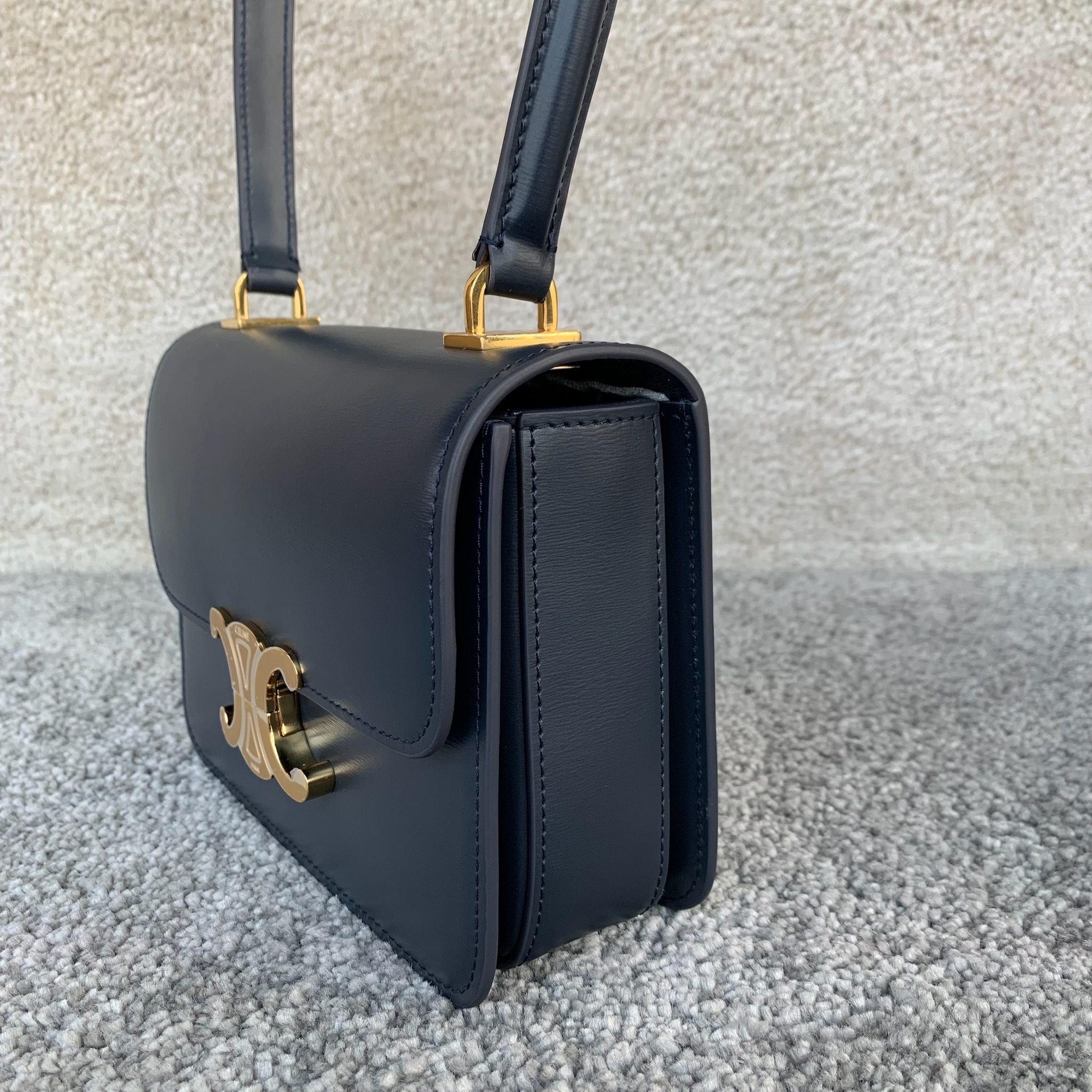 TEEN GARANCE牛皮革手袋18.5 X 13X6厘米 牛皮革羊皮革衬里肩背和手提TRIOMPHE