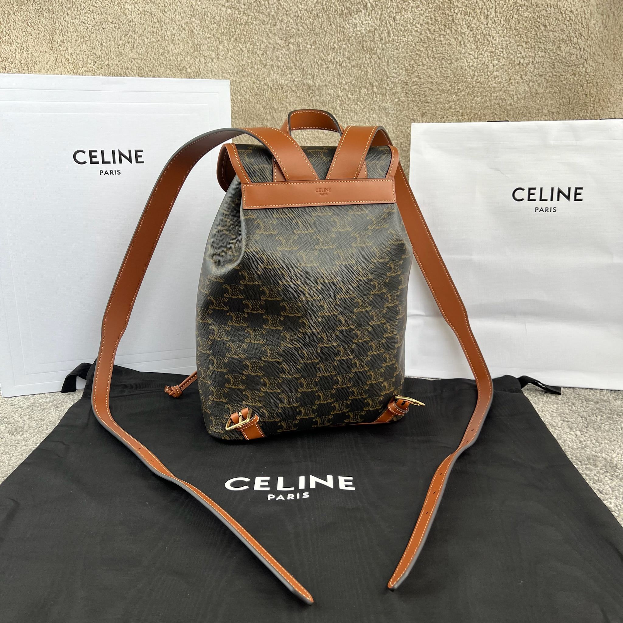 FOLCO标志印花牛皮革中号背包，TRIOMPHE CANVAS标志印花，牛皮革包边织物面料衬里金色饰面