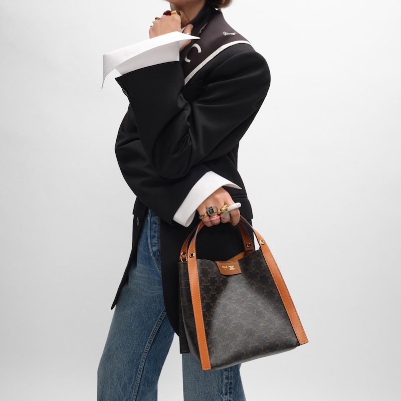 CUBE小号标志印花手袋18.5X21X17厘米)标志印花，人造革织物金色饰面手提，肩背和斜挎1个主隔层