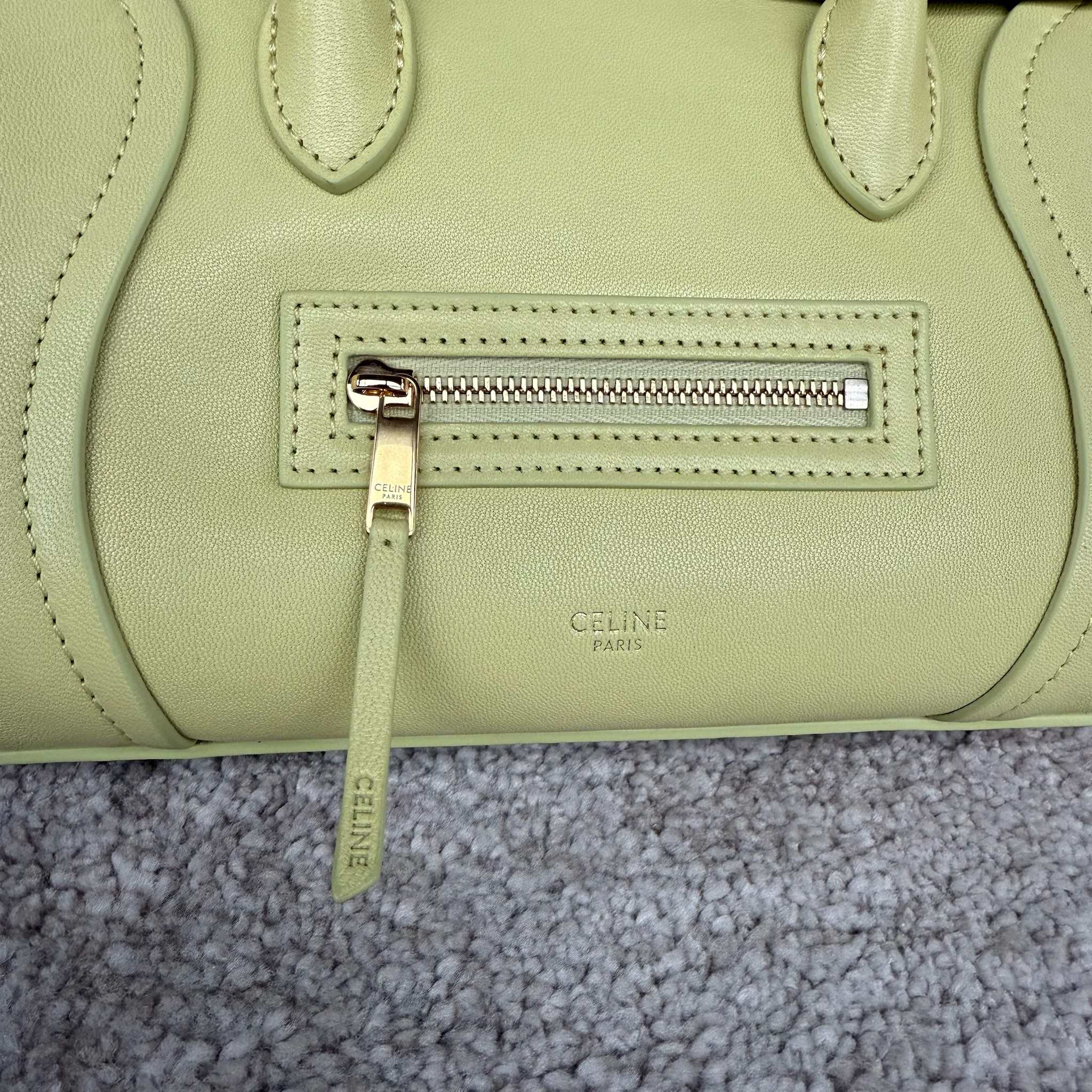 NEW LUGGAGE小号手袋38.5X11.5X16.5厘米)羊皮革牛剖层革衬里金色饰面手提，肩背和斜