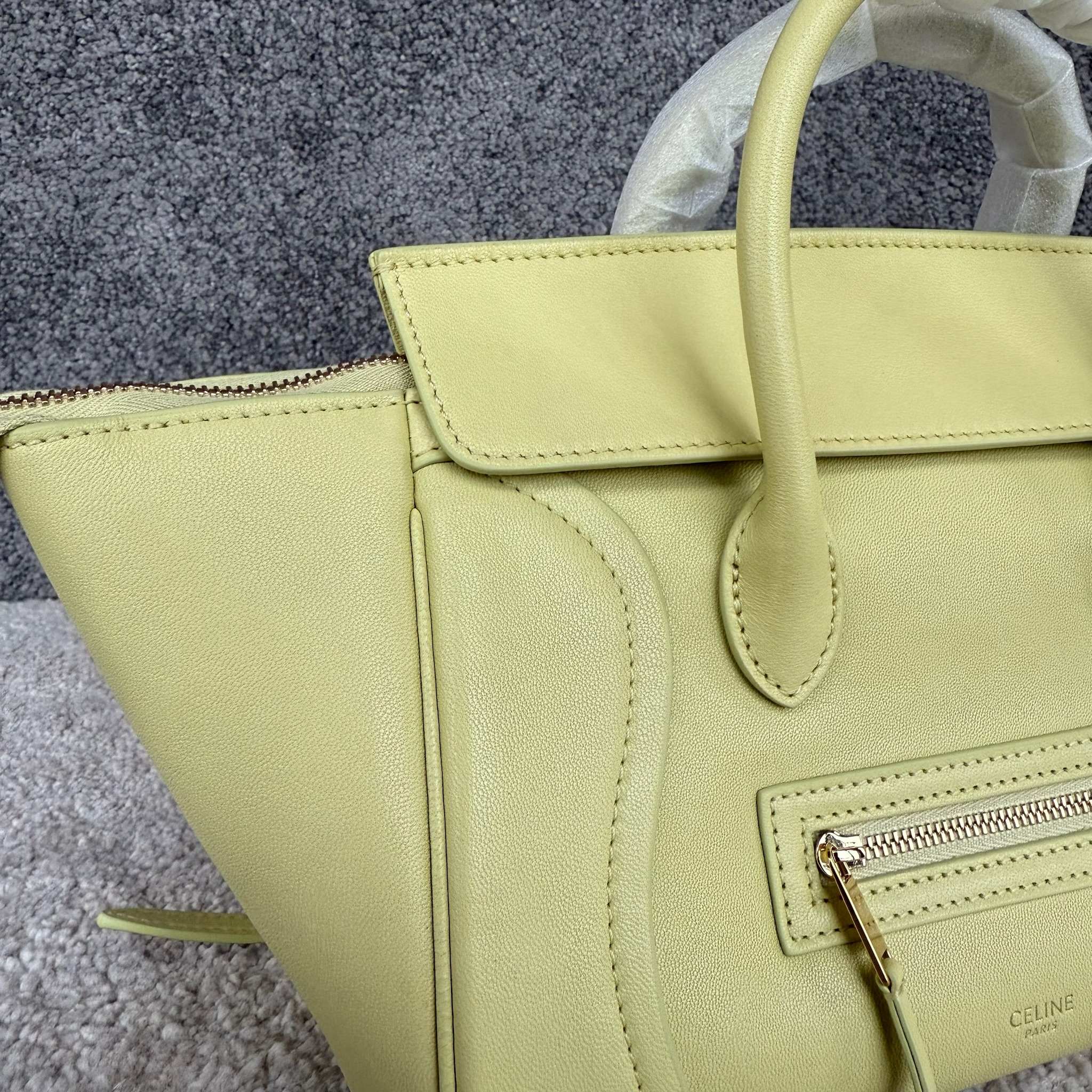 NEW LUGGAGE小号手袋38.5X11.5X16.5厘米)羊皮革牛剖层革衬里金色饰面手提，肩背和斜