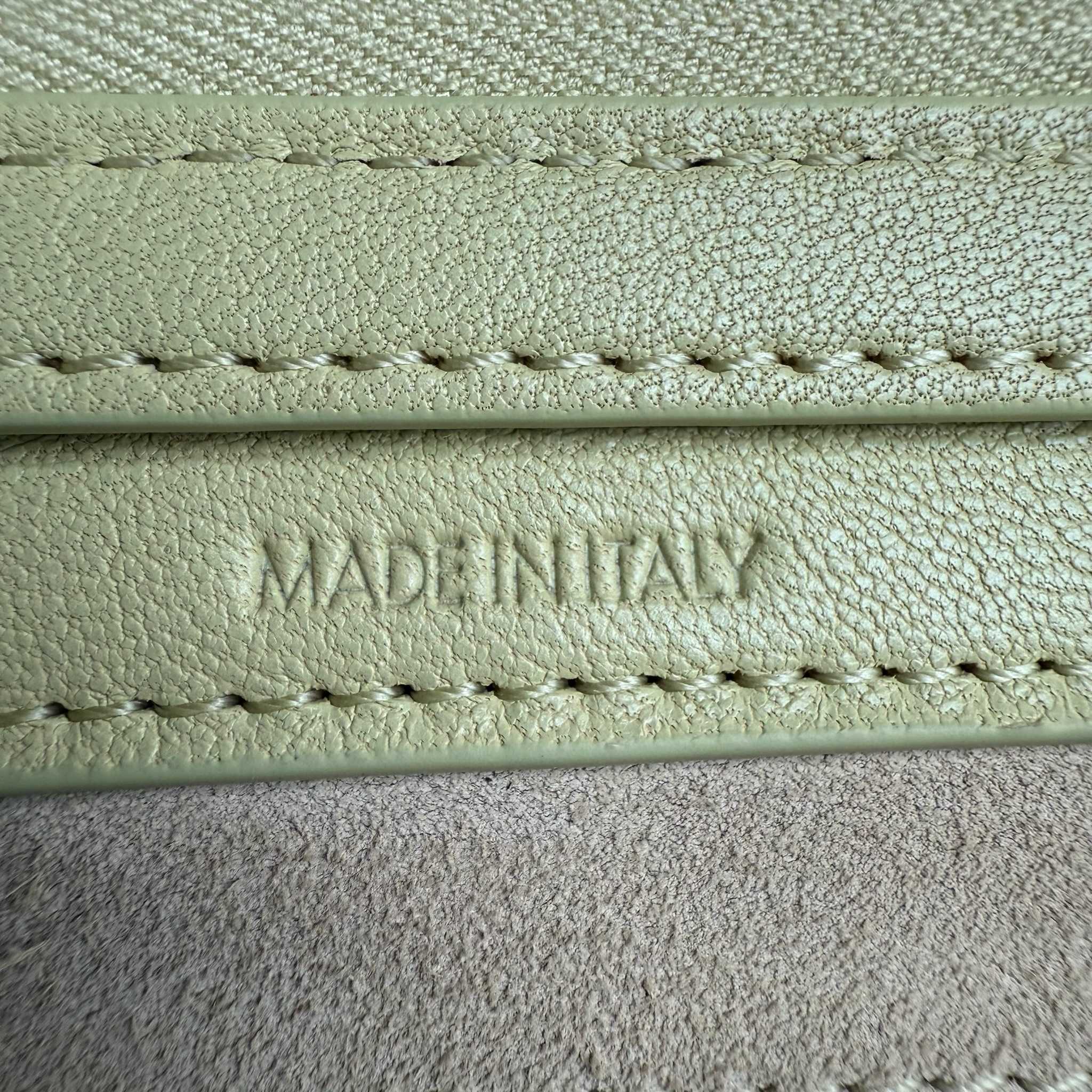 NEW LUGGAGE小号手袋38.5X11.5X16.5厘米)羊皮革牛剖层革衬里金色饰面手提，肩背和斜