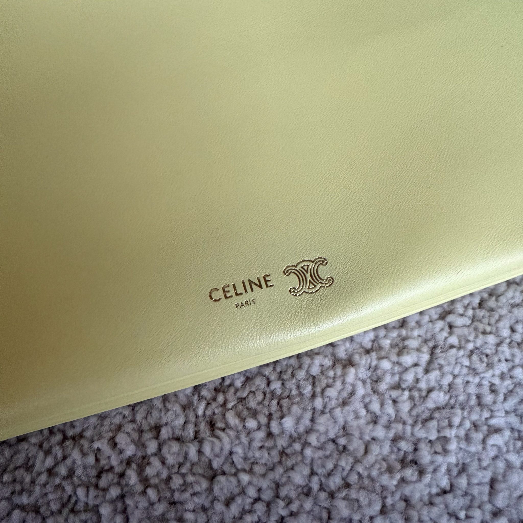 TRIO FLAP手袋迷你手袋，本款型可装下PLUS等较大的智能手机机型 22X14X4厘米)羊皮革牛剖