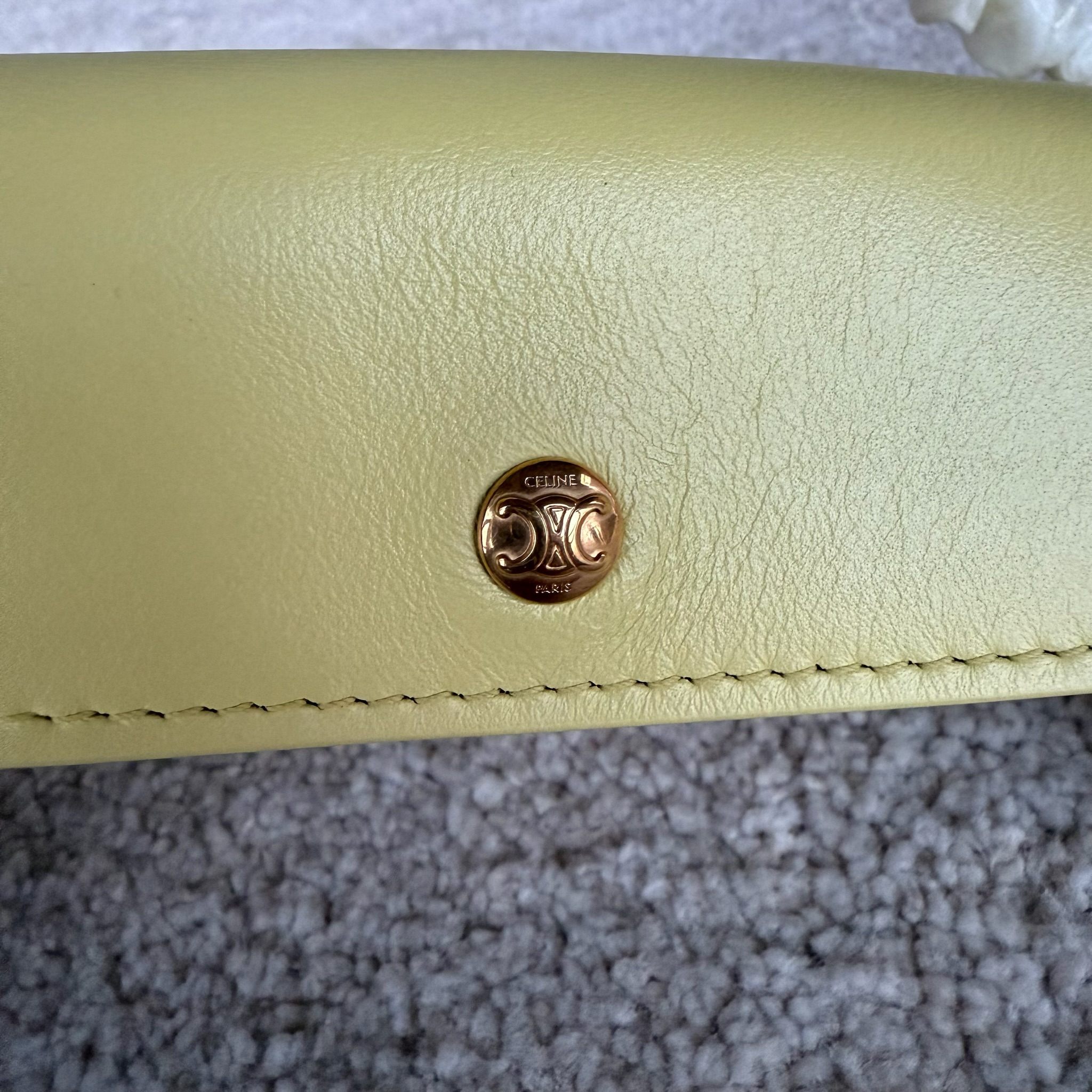 TRIO FLAP手袋迷你手袋，本款型可装下PLUS等较大的智能手机机型 22X14X4厘米)羊皮革牛剖