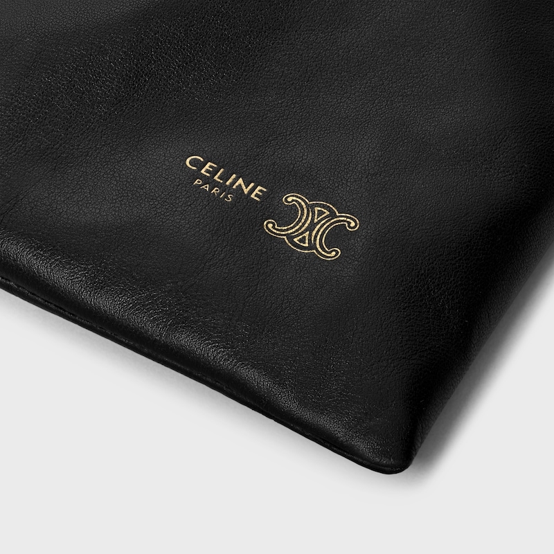 新款福袋，小号CRYSTAL POUCH手袋(29X32X0.5厘米)羊皮革织物，配TRIOMPHE印花