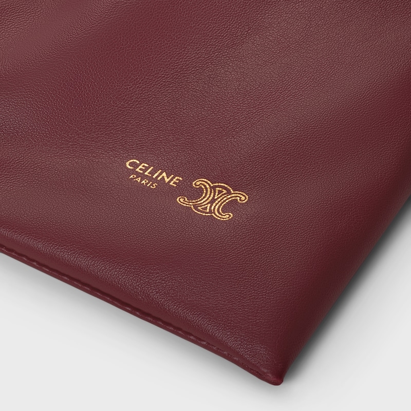 新款福袋，小号CRYSTAL POUCH手袋(29X32X0.5厘米)羊皮革织物，配TRIOMPHE印花