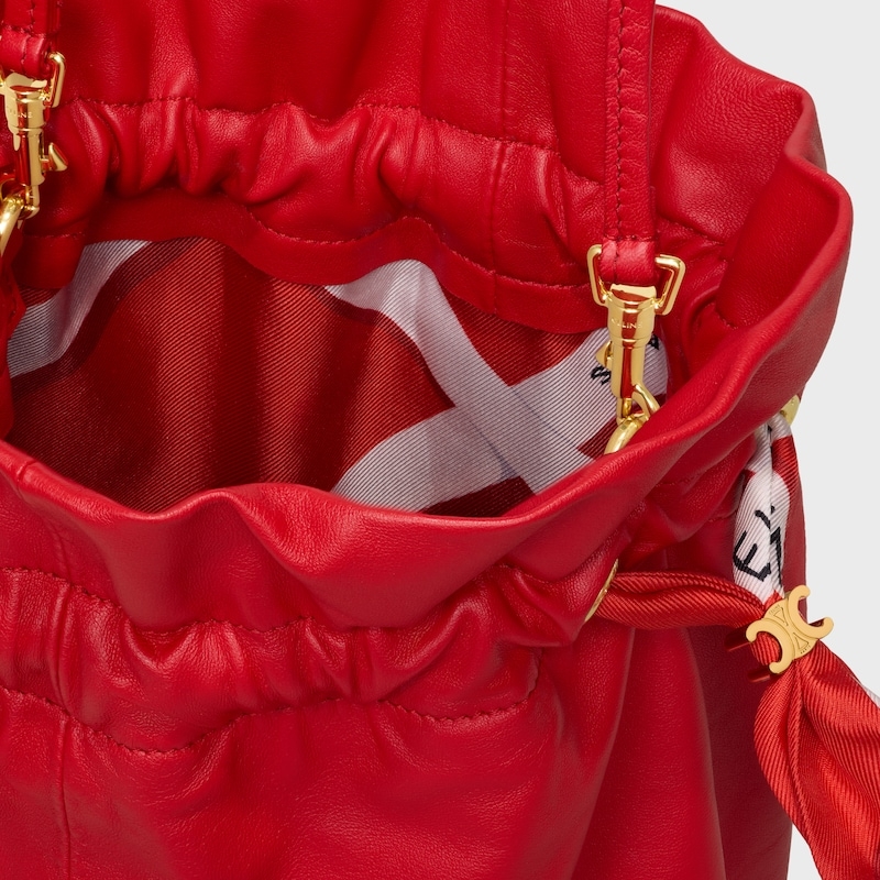 新款福袋，小号CRYSTAL POUCH手袋(29X32X0.5厘米)羊皮革织物，配TRIOMPHE印花