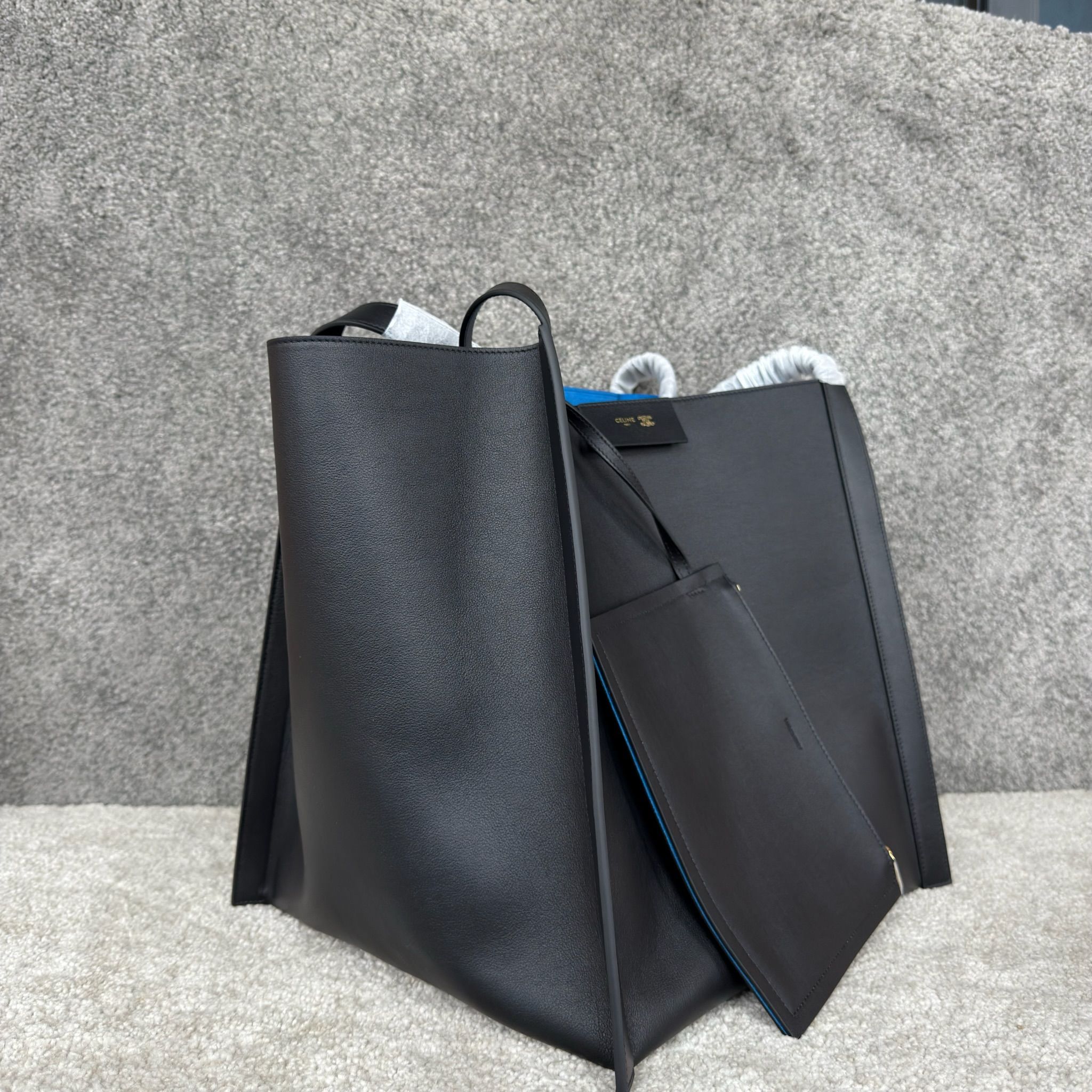 CUBE中号手袋(36X35.5X34厘米)牛皮革牛皮绒面革衬里金色饰面肩背1个主隔层1个内侧可拆卸拉链