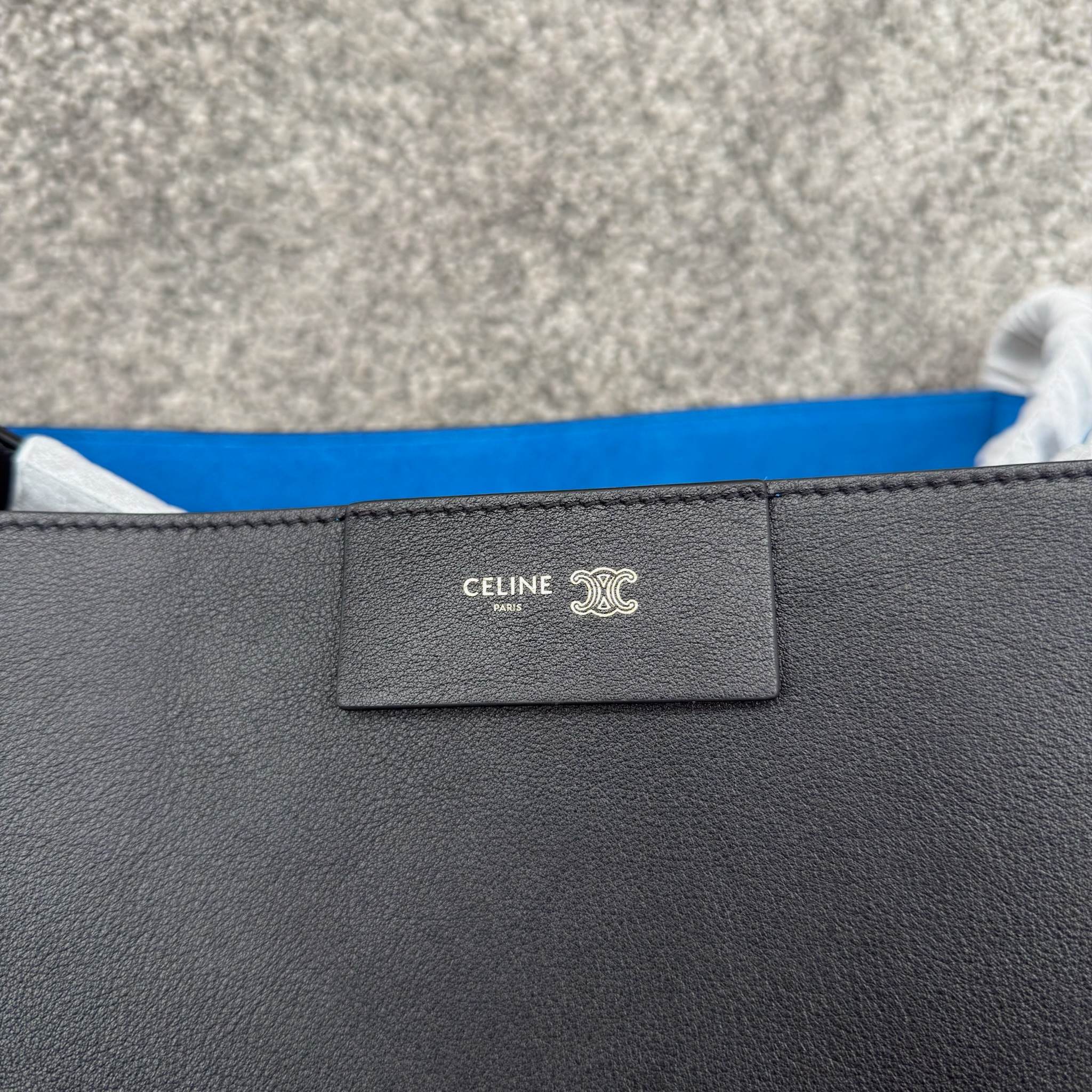 CUBE中号手袋(36X35.5X34厘米)牛皮革牛皮绒面革衬里金色饰面肩背1个主隔层1个内侧可拆卸拉链