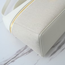 LP诺 悠 翩雅 Extra Bag L27 帆布/皮 宽开口加大容量斜挎包,包型设计更立体更有型,包身采用进口原厂小牛 LP诺 悠 翩雅 Extra Bag L27 帆布/皮 宽开口加大容量斜挎包,包型设计更立体更有型,包身采用进口原厂小牛