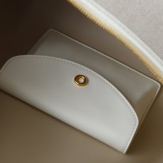 LP诺 悠 翩雅 Extra Bag L27 帆布/皮 宽开口加大容量斜挎包,包型设计更立体更有型,包身采用进口原厂小牛 LP诺 悠 翩雅 Extra Bag L27 帆布/皮 宽开口加大容量斜挎包,包型设计更立体更有型,包身采用进口原厂小牛