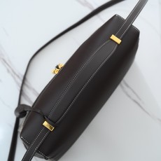 LP诺 悠 翩雅 Extra Bag L27 帆布/皮 宽开口加大容量斜挎包,包型设计更立体更有型,包身采用进口原厂小牛 LP诺 悠 翩雅 Extra Bag L27 帆布/皮 宽开口加大容量斜挎包,包型设计更立体更有型,包身采用进口原厂小牛