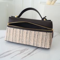 LP loro Piana L23 我觉得lP最好的尺寸出现了 在19和27之间的一个size,23cm! 适合所有身 LP loro Piana L23 我觉得lP最好的尺寸出现了 在19和27之间的一个size,23cm! 适合所有身