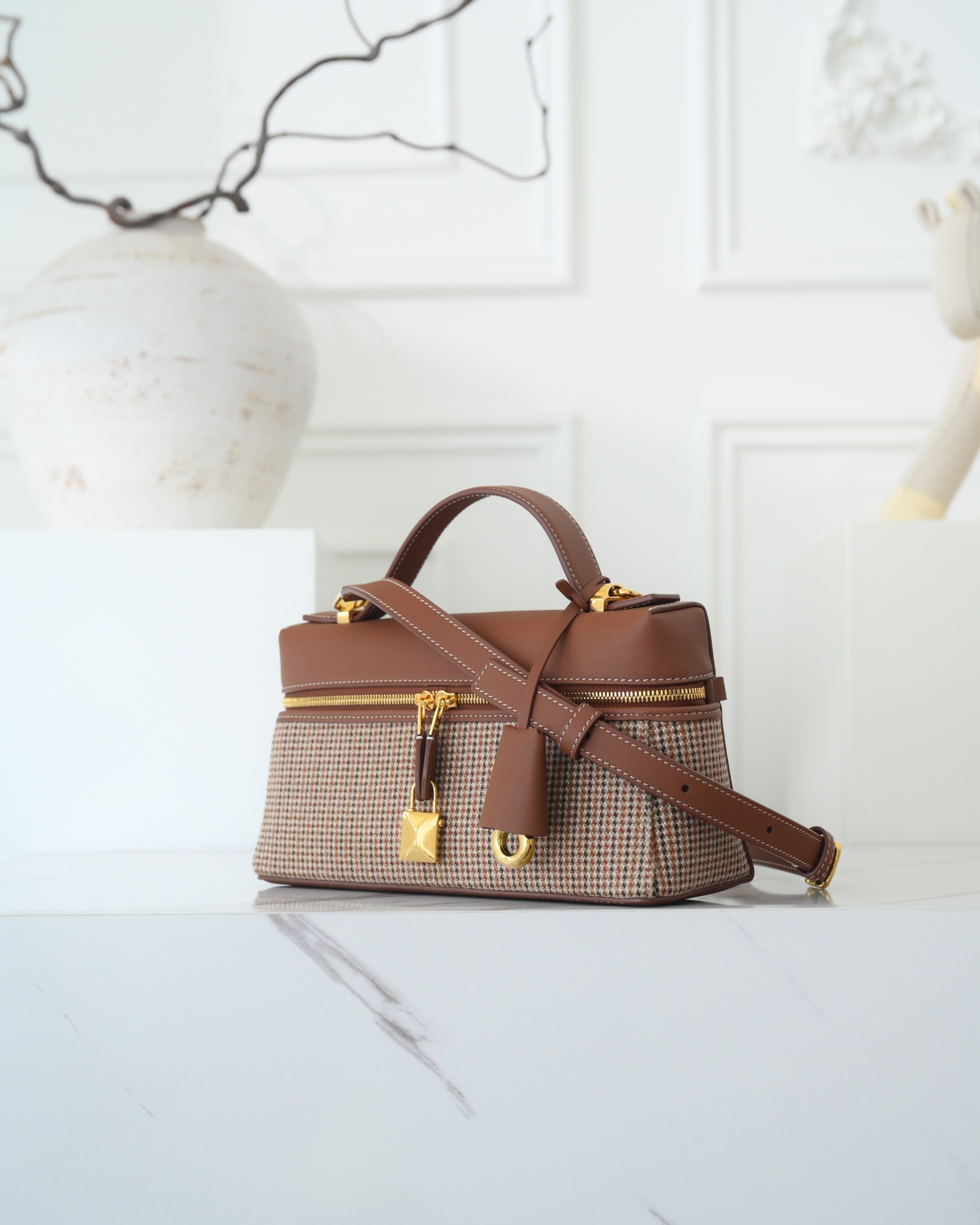 LP loro Piana L23  我觉得lP最好的尺寸出现了 在19和27之间的一个size，23cm！ 适合所有身