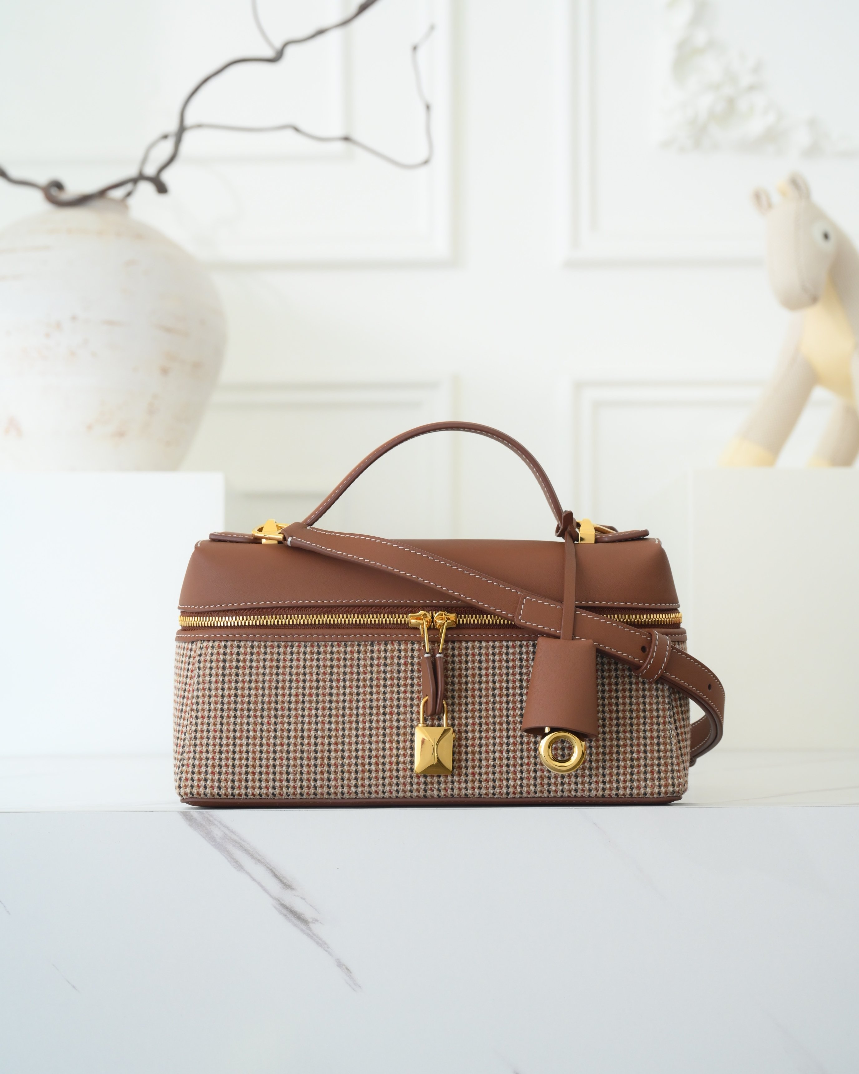 LP loro Piana L23  我觉得lP最好的尺寸出现了 在19和27之间的一个size，23cm！ 适合所有身