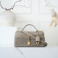 LP loro Piana L23 我觉得lP最好的尺寸出现了 在19和27之间的一个size,23cm! 适合所有身 LP loro Piana L23 我觉得lP最好的尺寸出现了 在19和27之间的一个size,23cm! 适合所有身