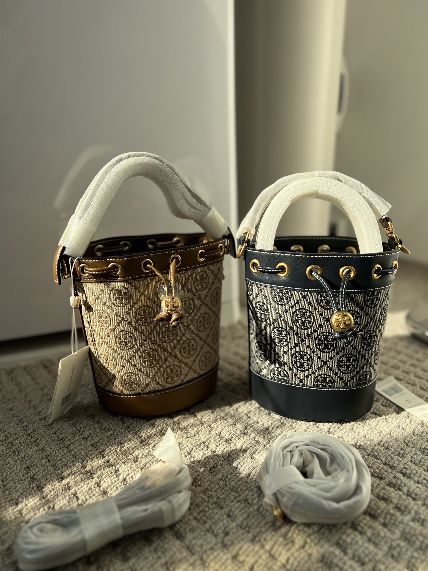 Tory Burch Small Monogram Jacquard Bucket Bag - Comprehensive 4