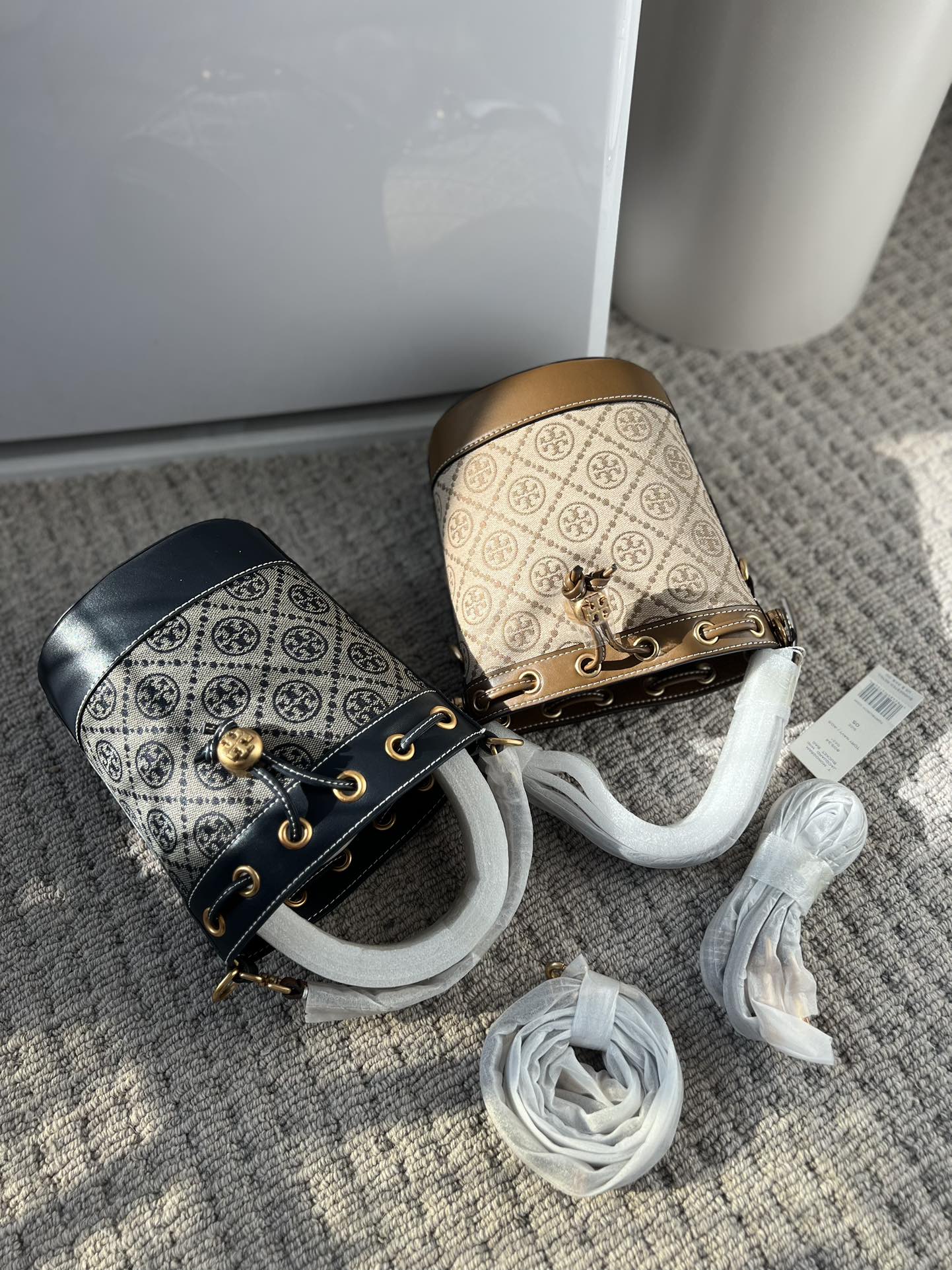 Tory Burch Small Monogram Jacquard Bucket Bag - Comprehensive 3