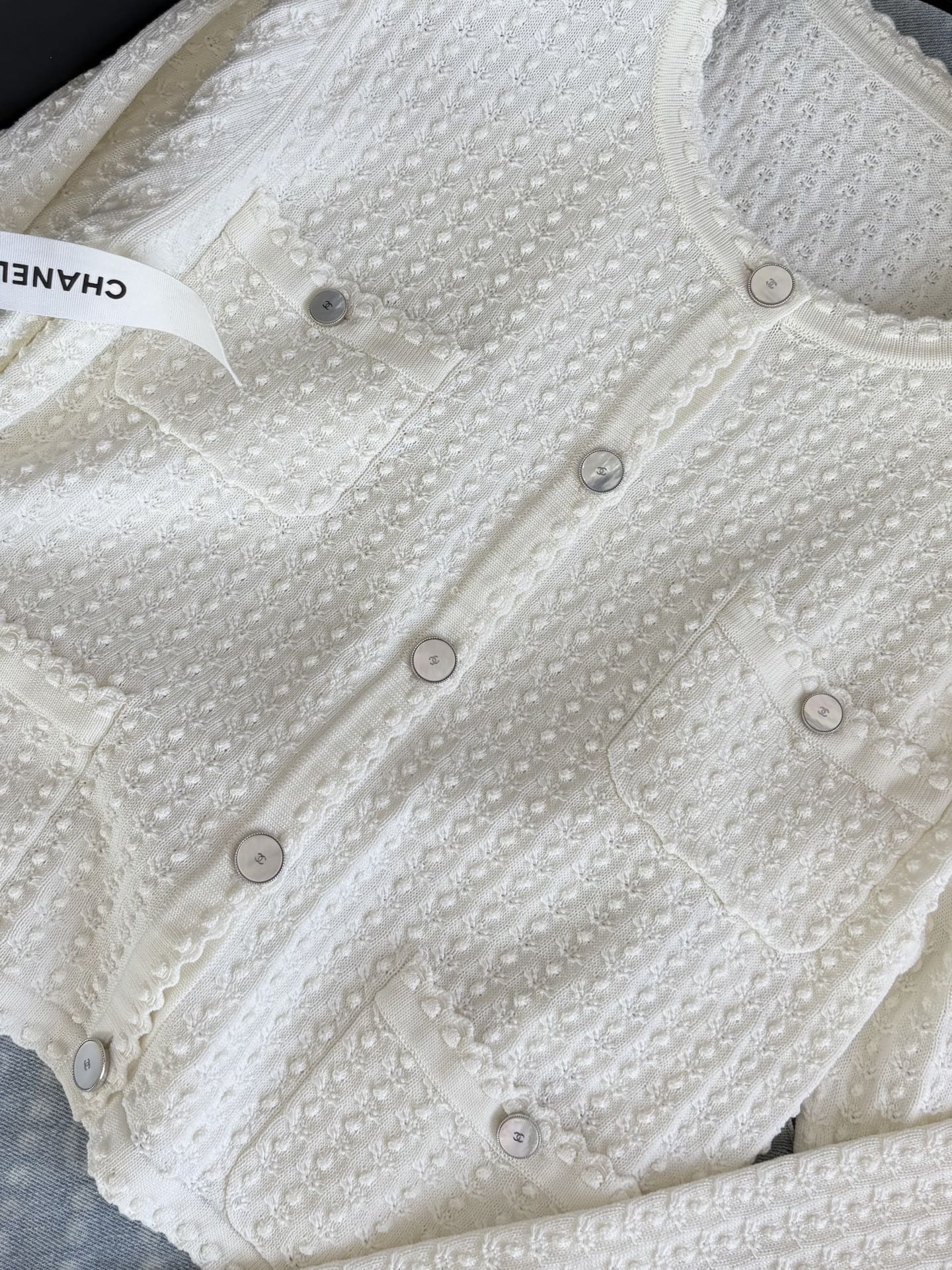 Sophisticated P1127 Female Suit with Hidden Money and White Tweeds. - 图片 5