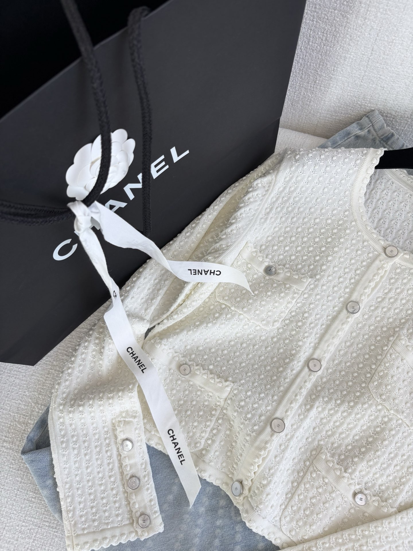 Sophisticated P1127 Female Suit with Hidden Money and White Tweeds. - 图片 3