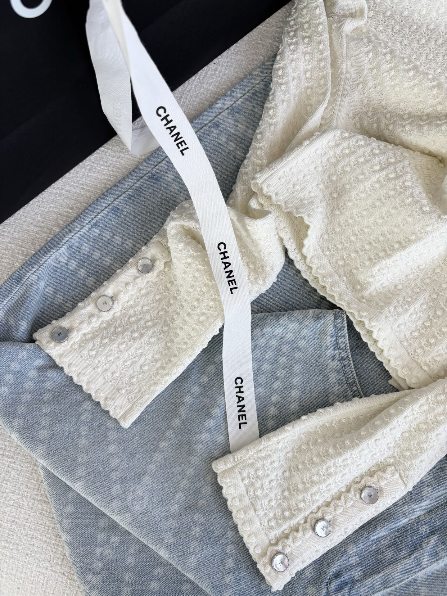 Sophisticated P1127 Female Suit with Hidden Money and White Tweeds. - 图片 7