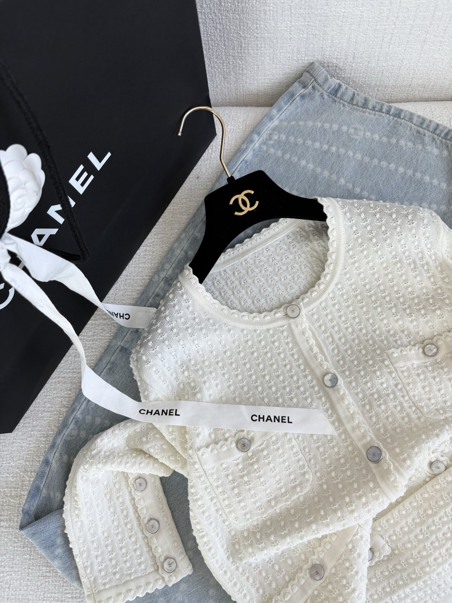 Sophisticated P1127 Female Suit with Hidden Money and White Tweeds. - 图片 2