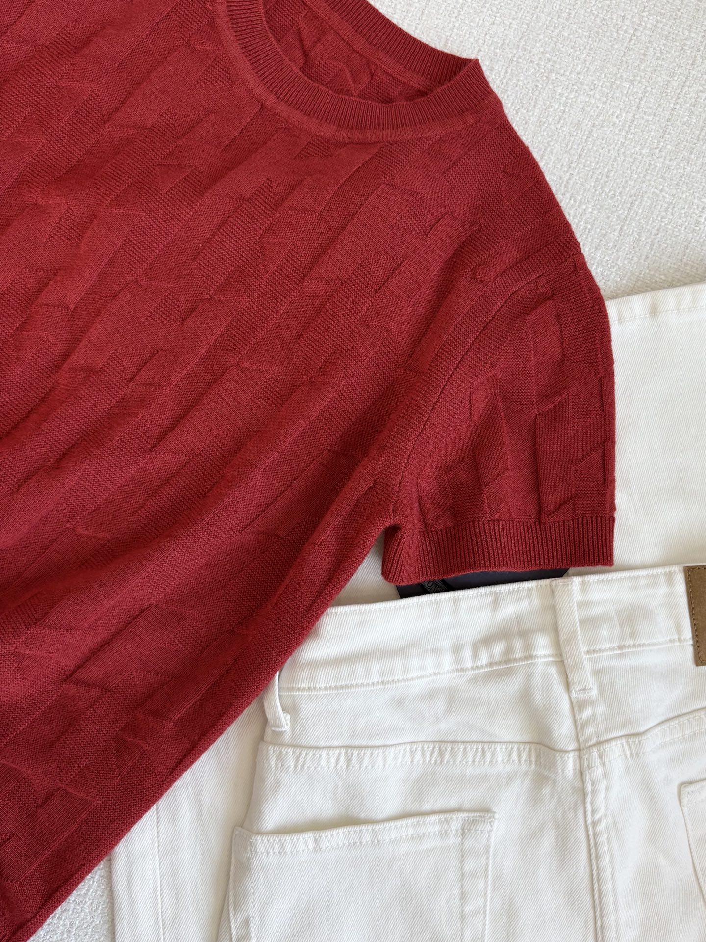 Stylish P552 Female Suit with Horse Hair Shorts and Delicate Details. - 图片 3