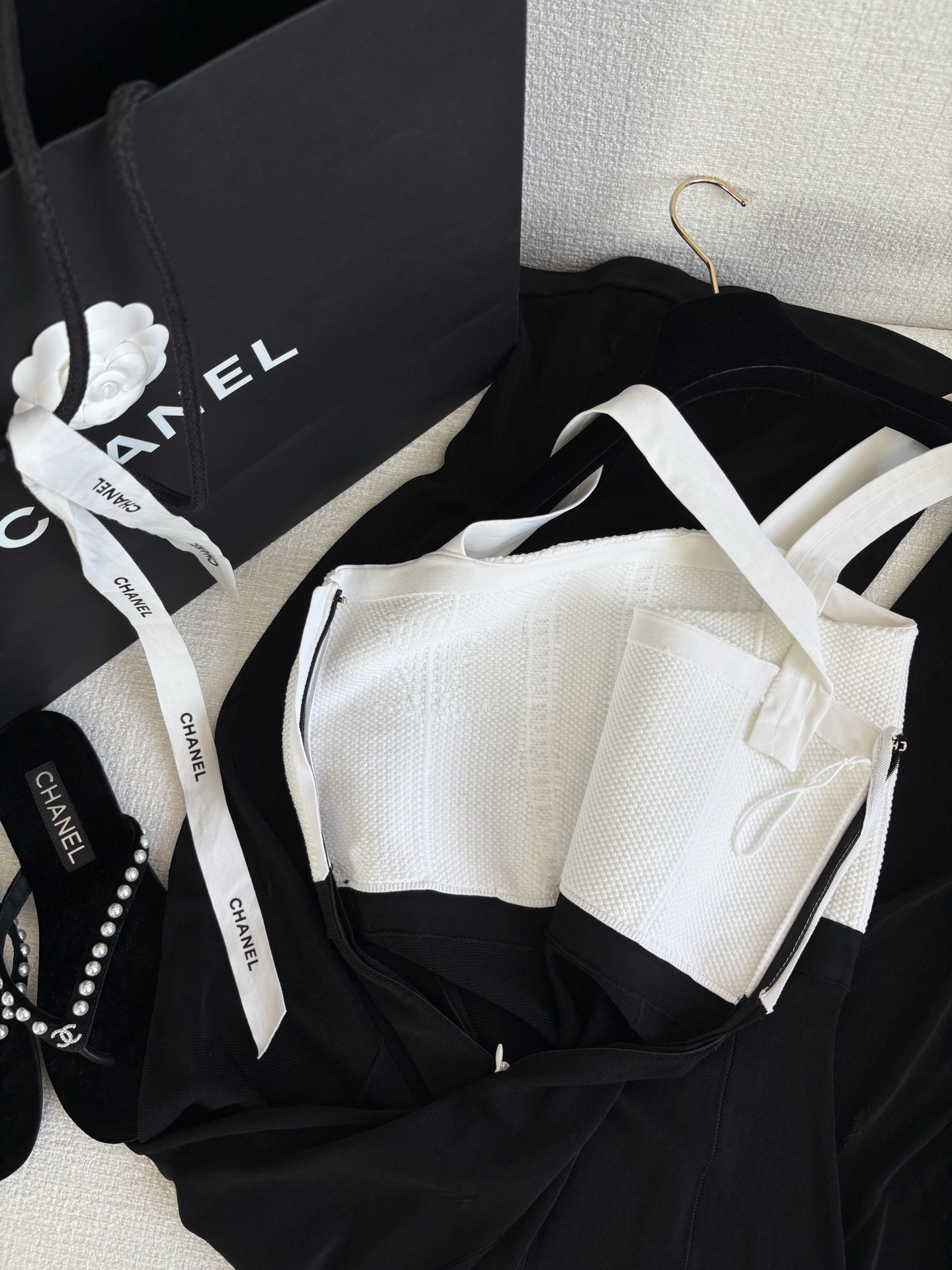 Versatile Female Suit with Unique Style and Wide-Legged Pants for Various Occasions - 图片 6