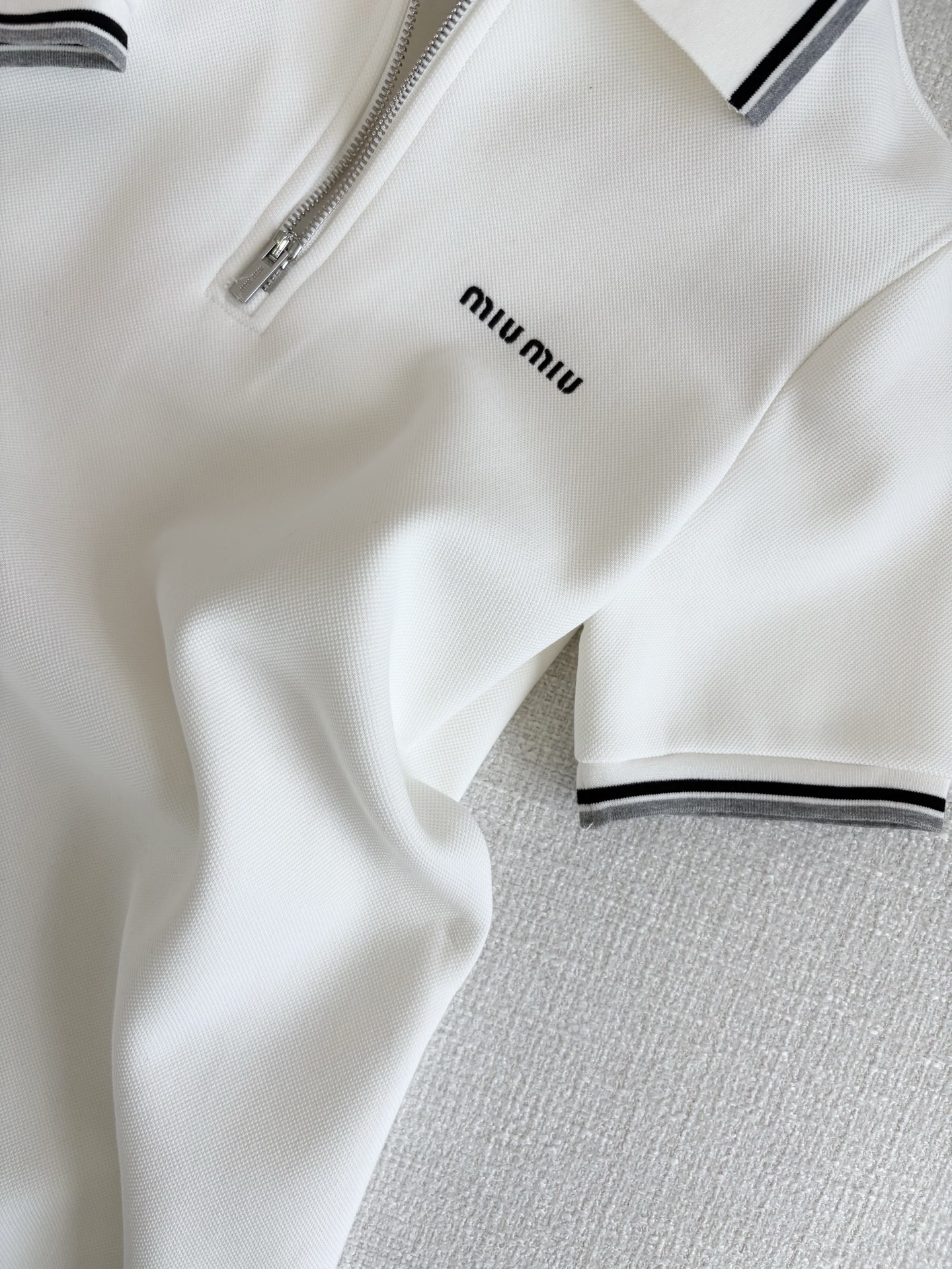 P528 Original Women’s Suit and Polo Dress with Exclusive Fabric and Clean Details - 图片 5