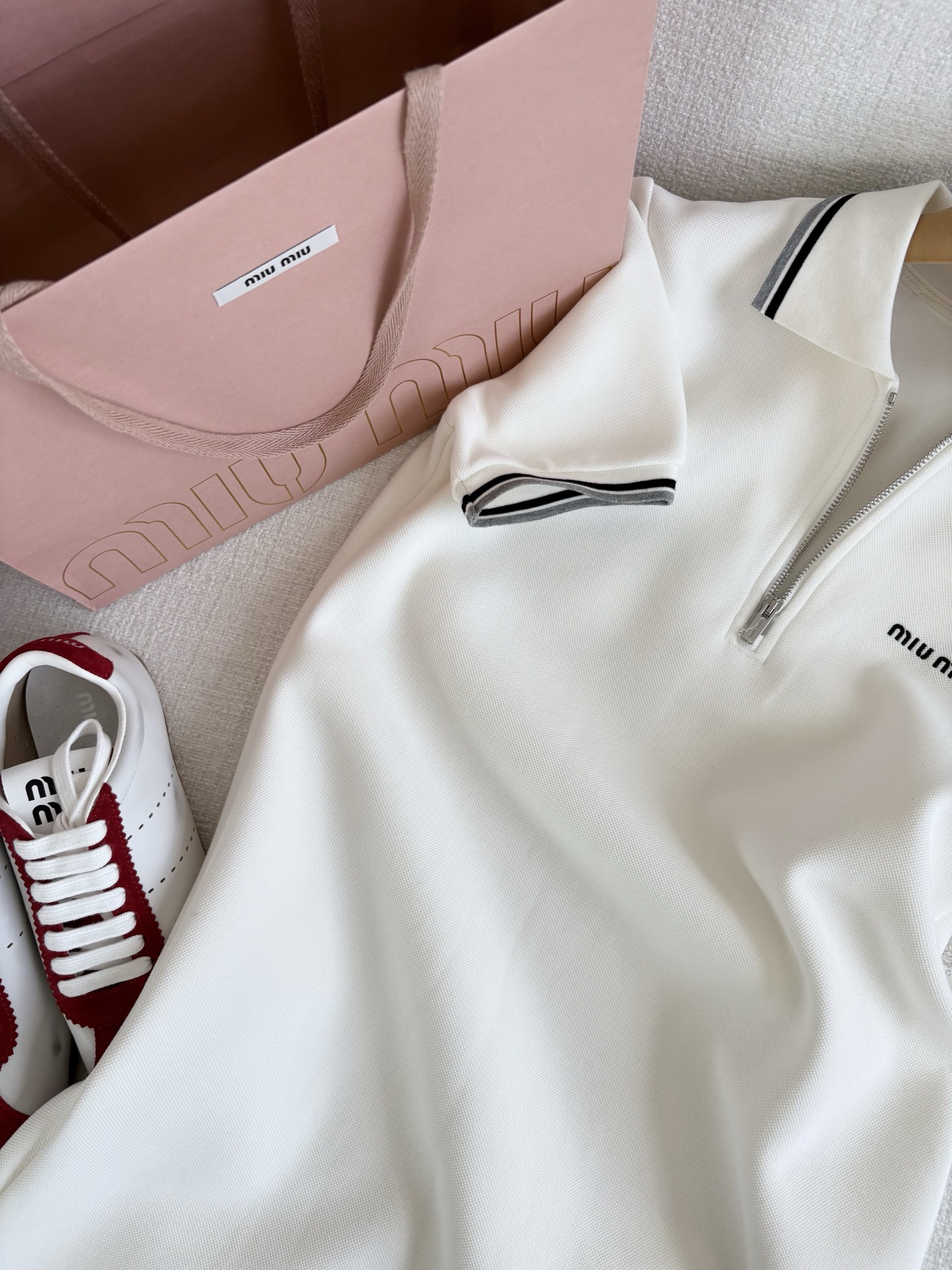 P528 Original Women’s Suit and Polo Dress with Exclusive Fabric and Clean Details - 图片 3