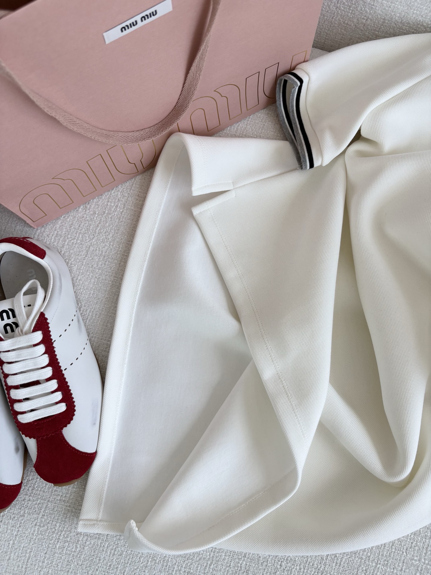 P528 Original Women’s Suit and Polo Dress with Exclusive Fabric and Clean Details - 图片 4