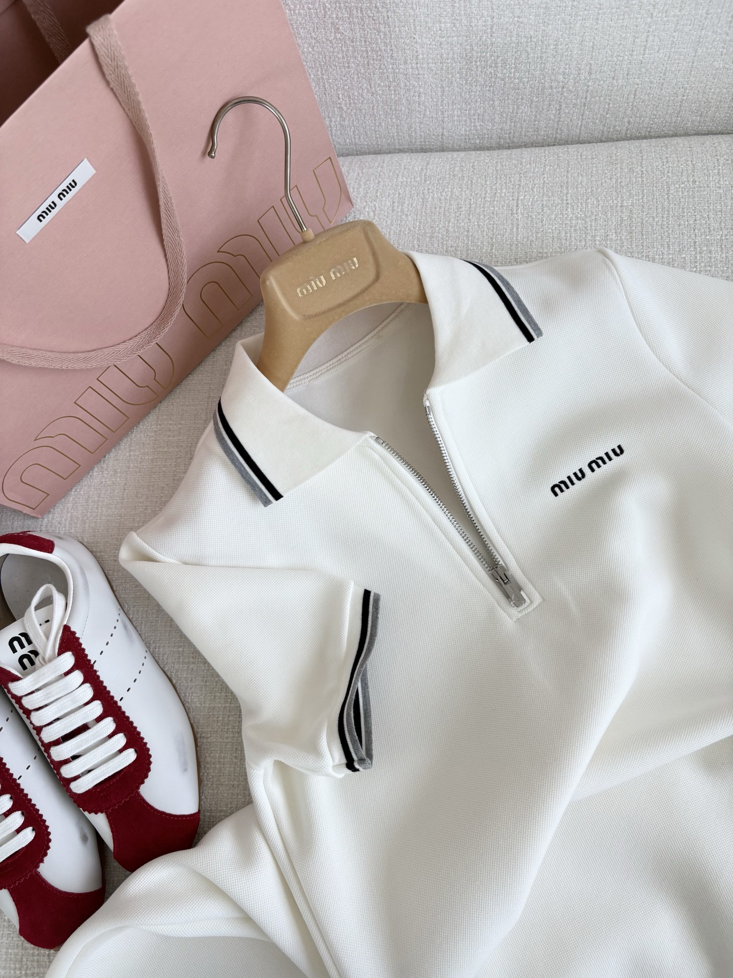 P528 Original Women’s Suit and Polo Dress with Exclusive Fabric and Clean Details - 图片 2