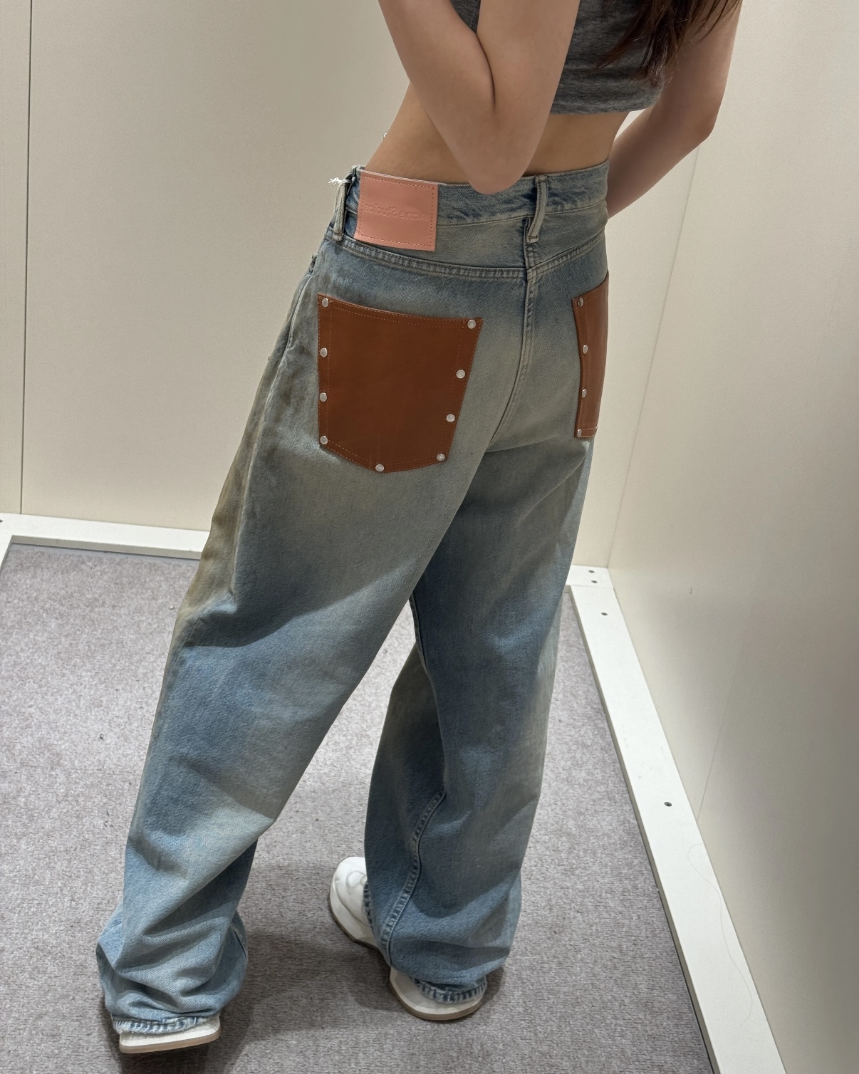 The more special the jeans I like. Especially the leather pocket. I love it so much. - 图片 6