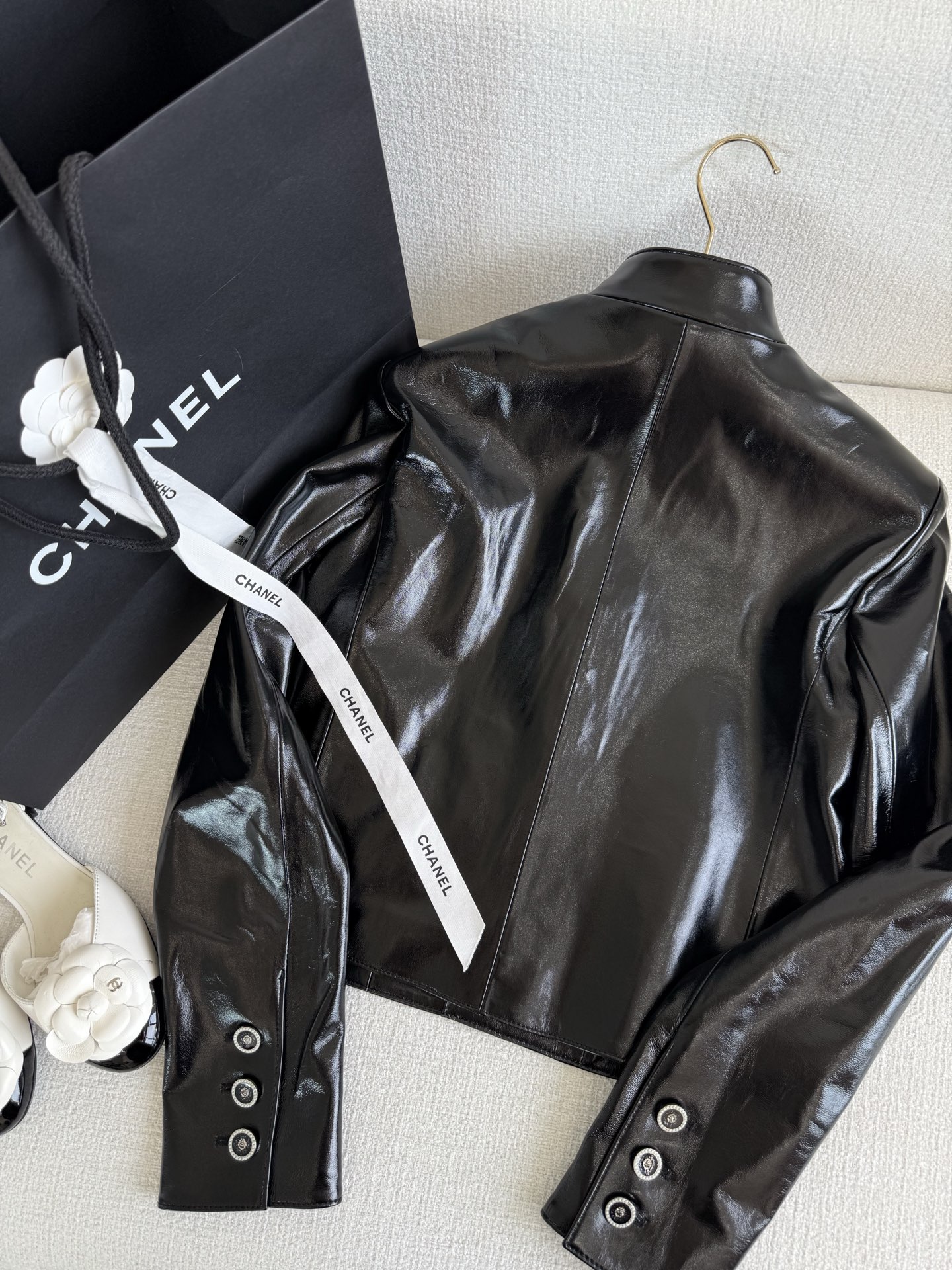Title: P3384 Female Suit with Leather Jacket from Dust Bag Factory Review Summary: P3384 suit with leather jacket is delicate, not recommended for tiara purchase. Trending black horse theme - 图片 9