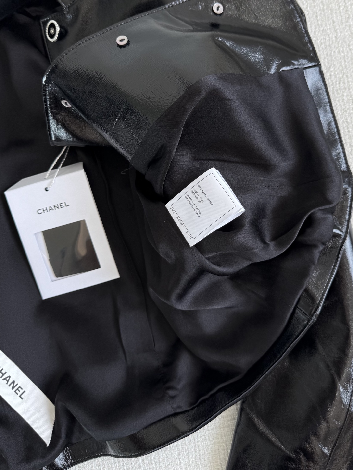 Title: P3384 Female Suit with Leather Jacket from Dust Bag Factory Review Summary: P3384 suit with leather jacket is delicate, not recommended for tiara purchase. Trending black horse theme - 图片 7