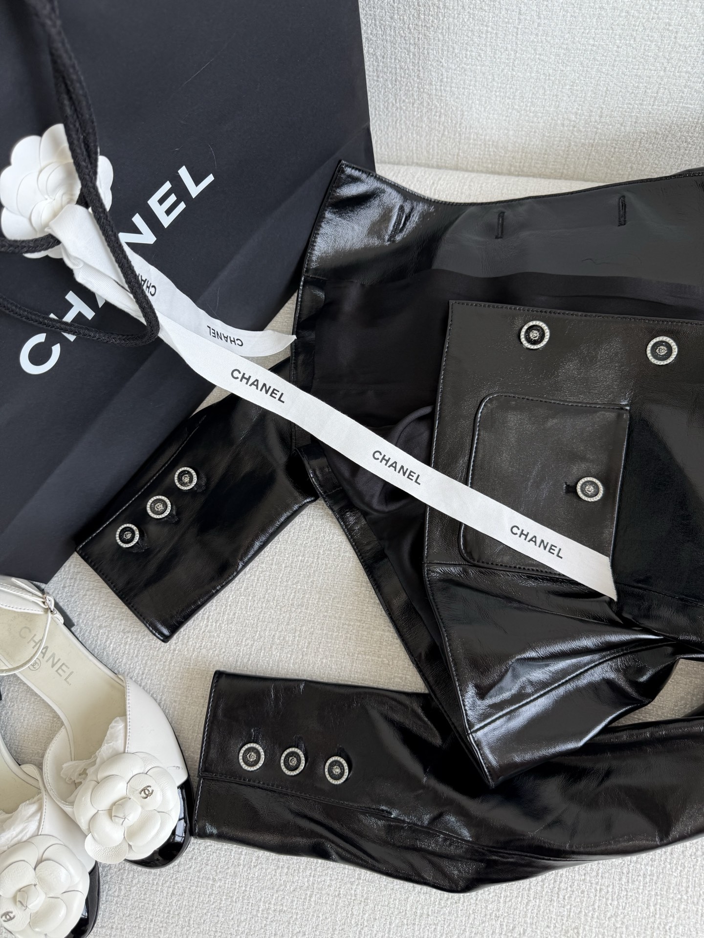 Title: P3384 Female Suit with Leather Jacket from Dust Bag Factory Review Summary: P3384 suit with leather jacket is delicate, not recommended for tiara purchase. Trending black horse theme - 图片 4